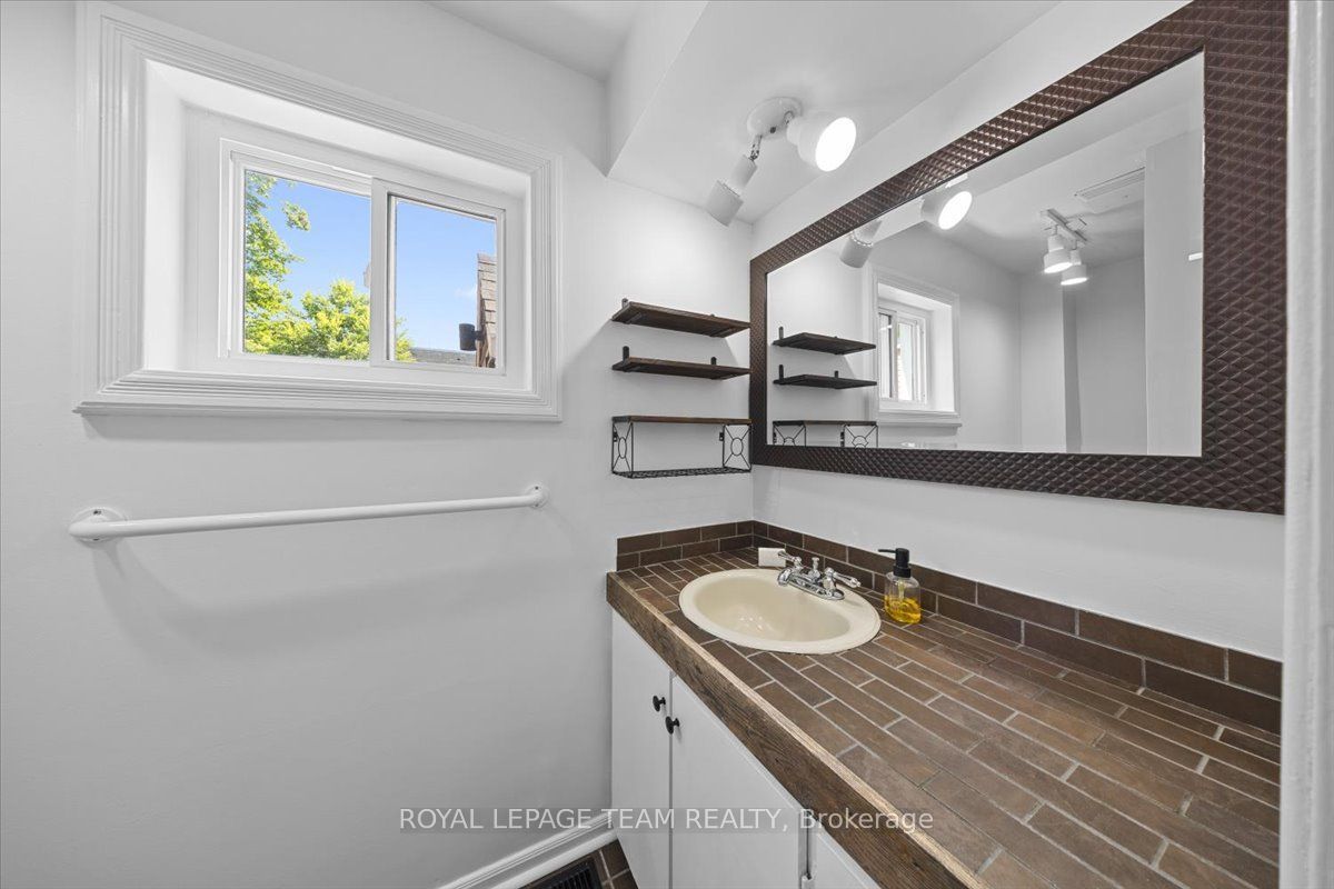 135 Upper Lorne Place Property Photo 24