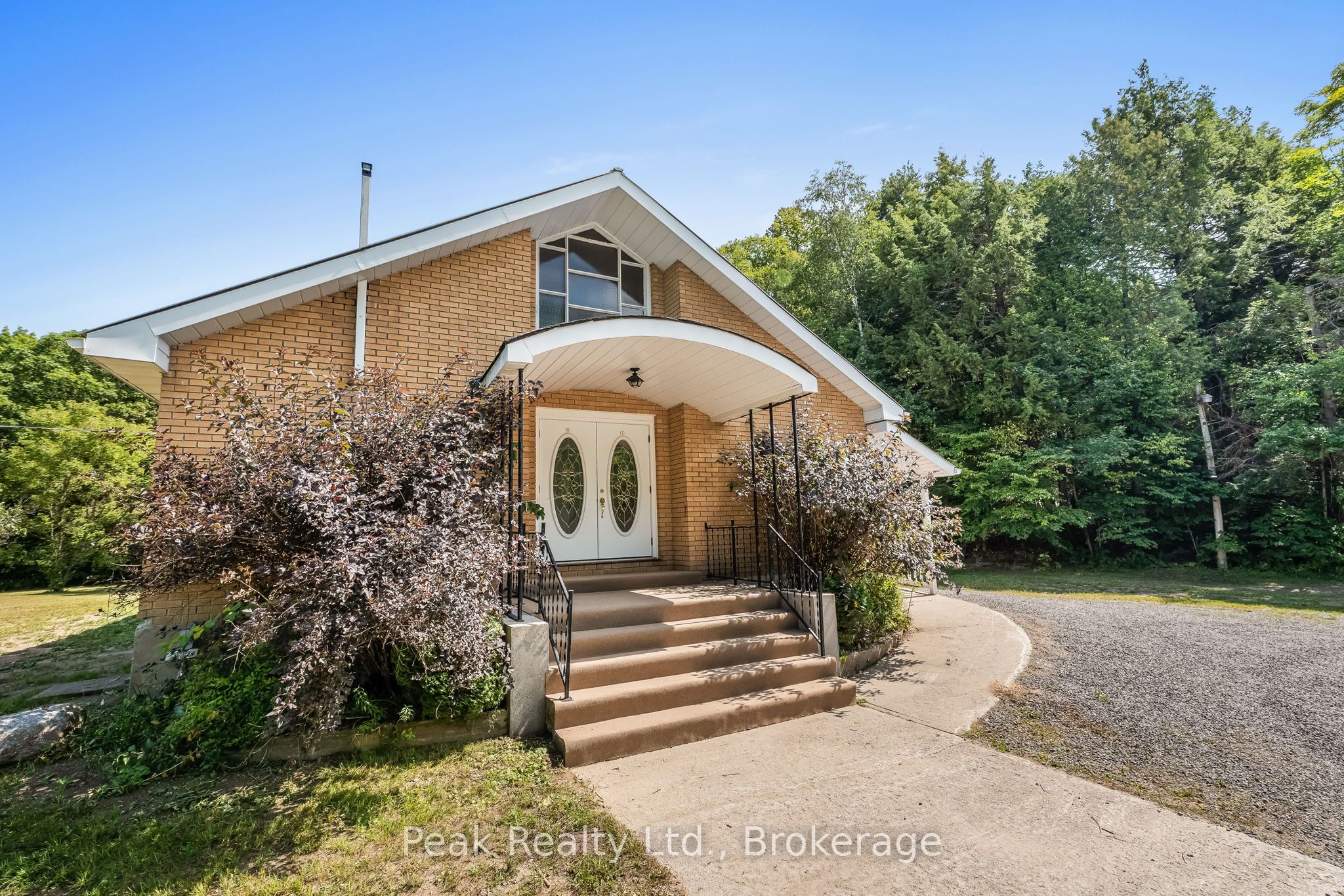 1812 Frontenac Road Property Photo 9