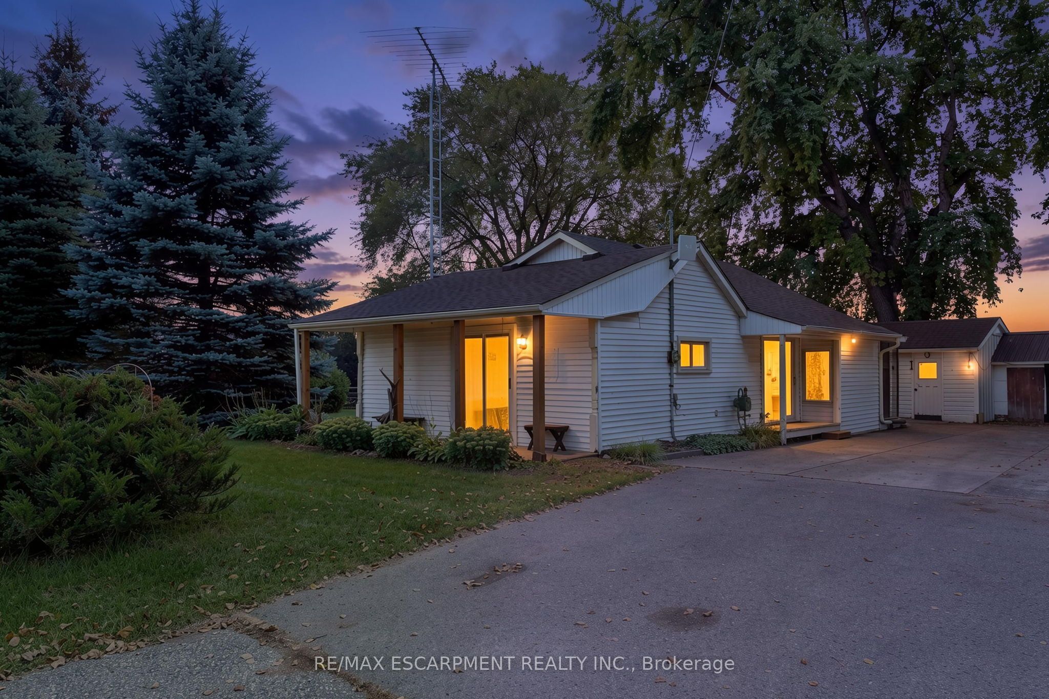 2088 Highway 3 Property Photo 1
