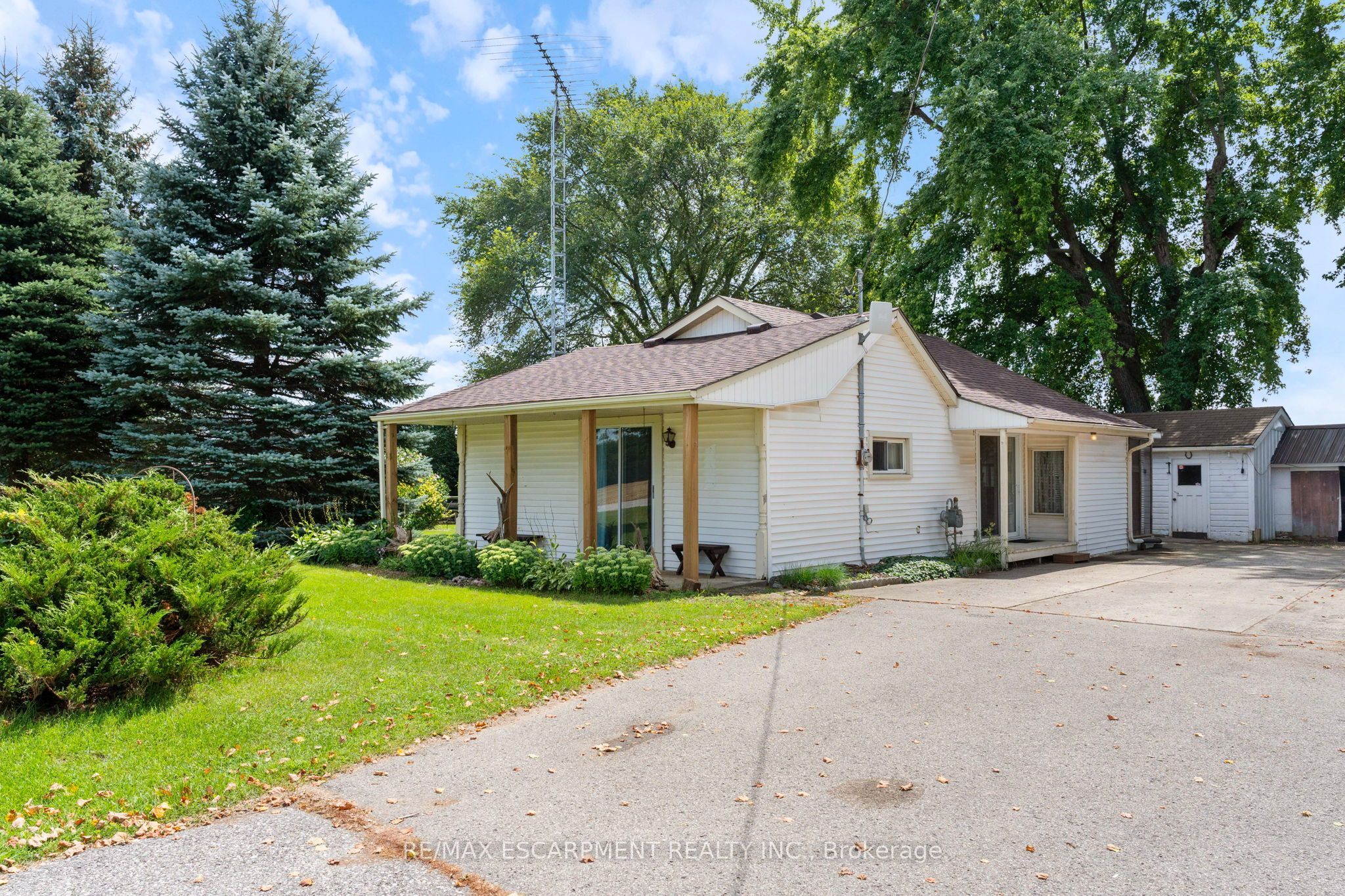 2088 Highway 3 Property Photo 3