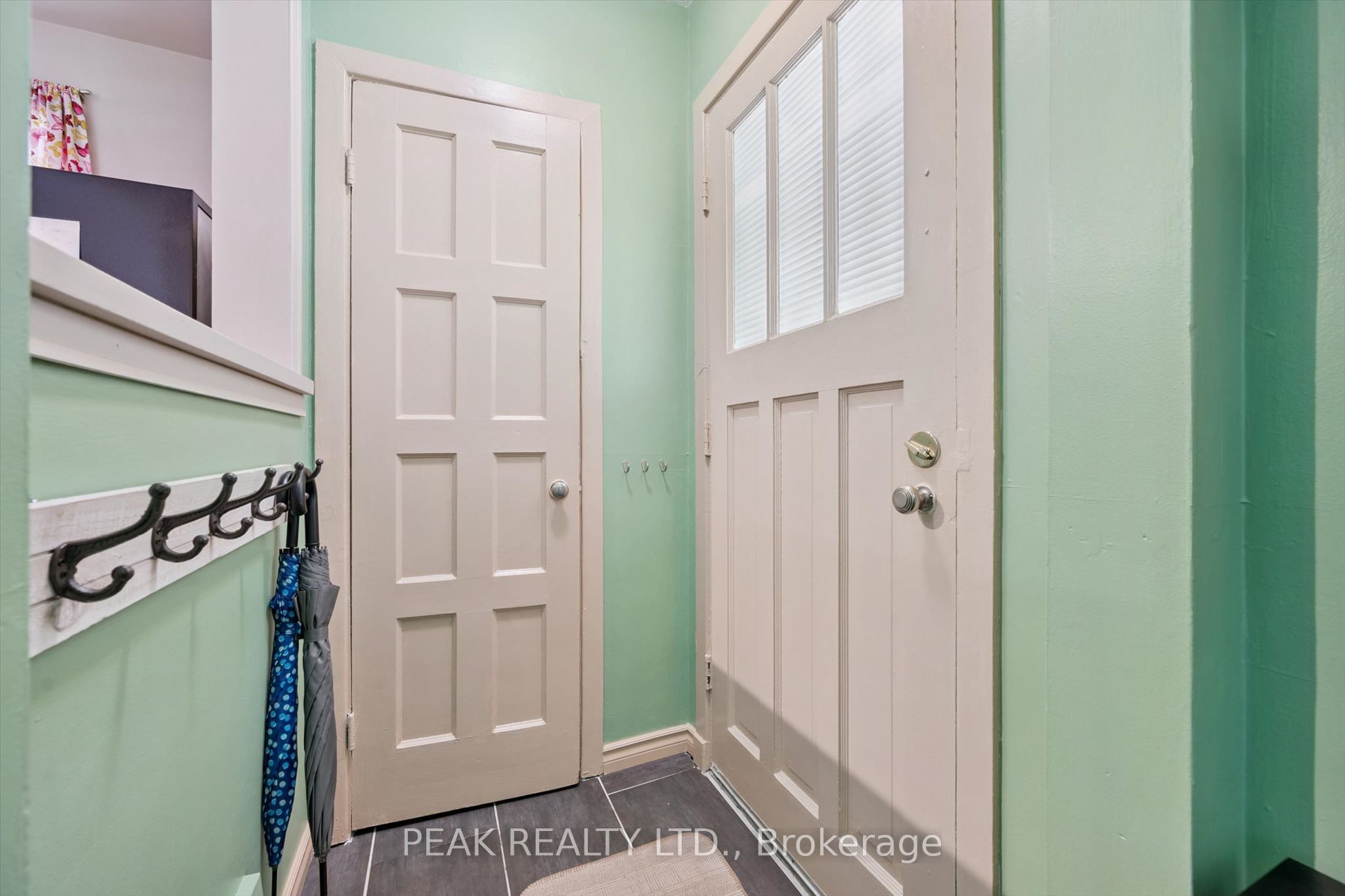 114 Lorne Crescent Property Photo 5