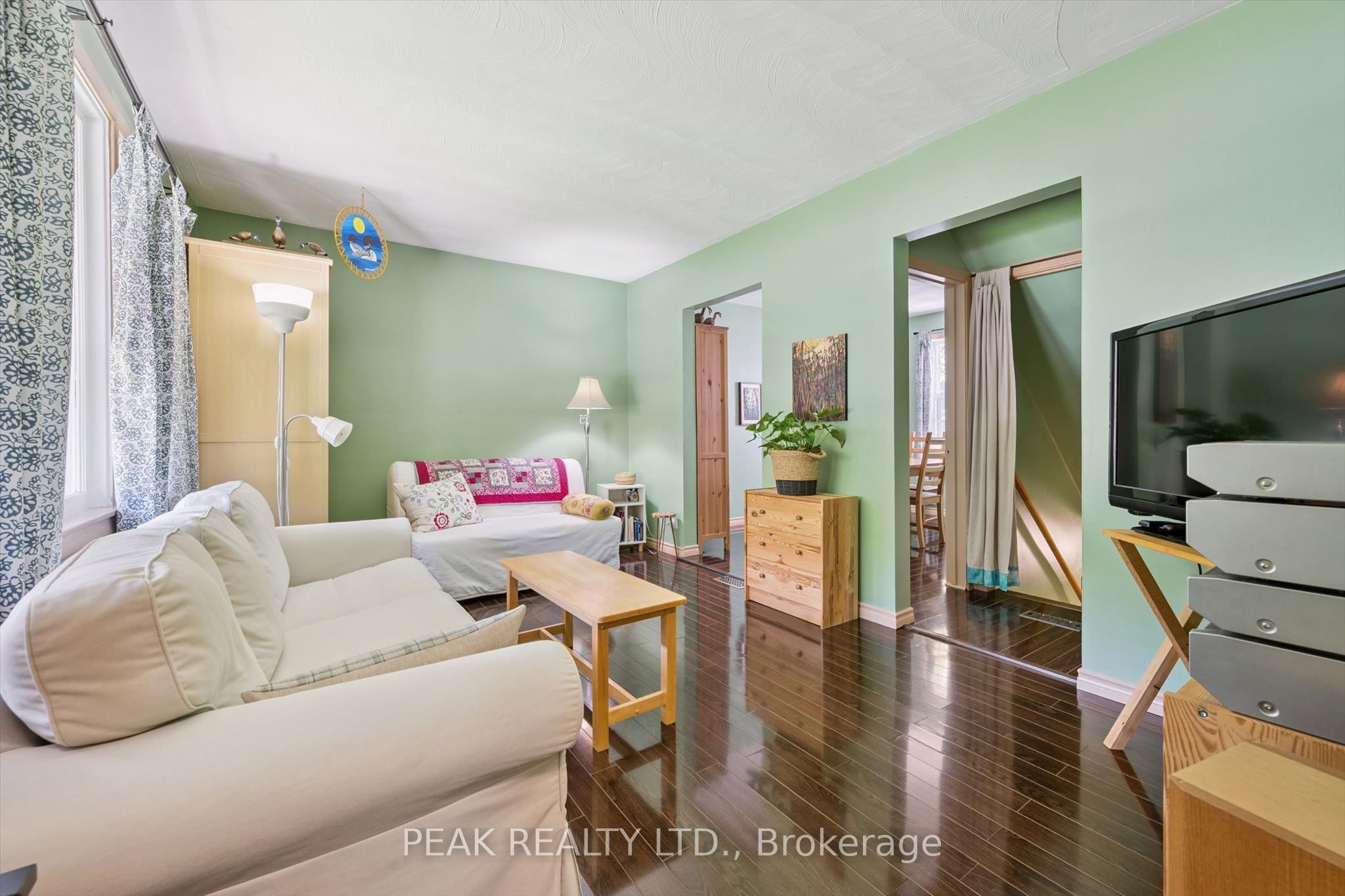 114 Lorne Crescent Property Photo 6