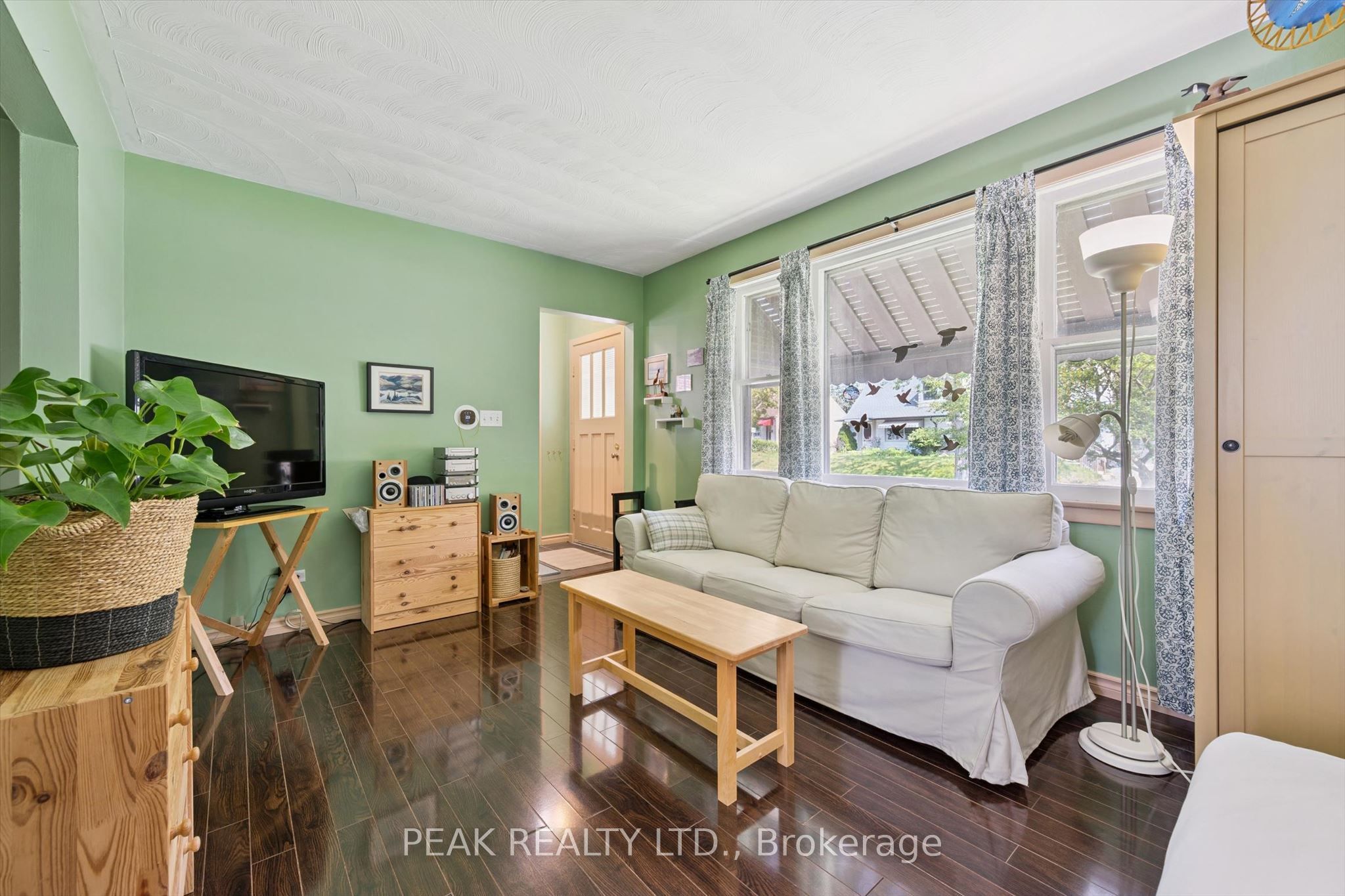 114 Lorne Crescent Property Photo 8