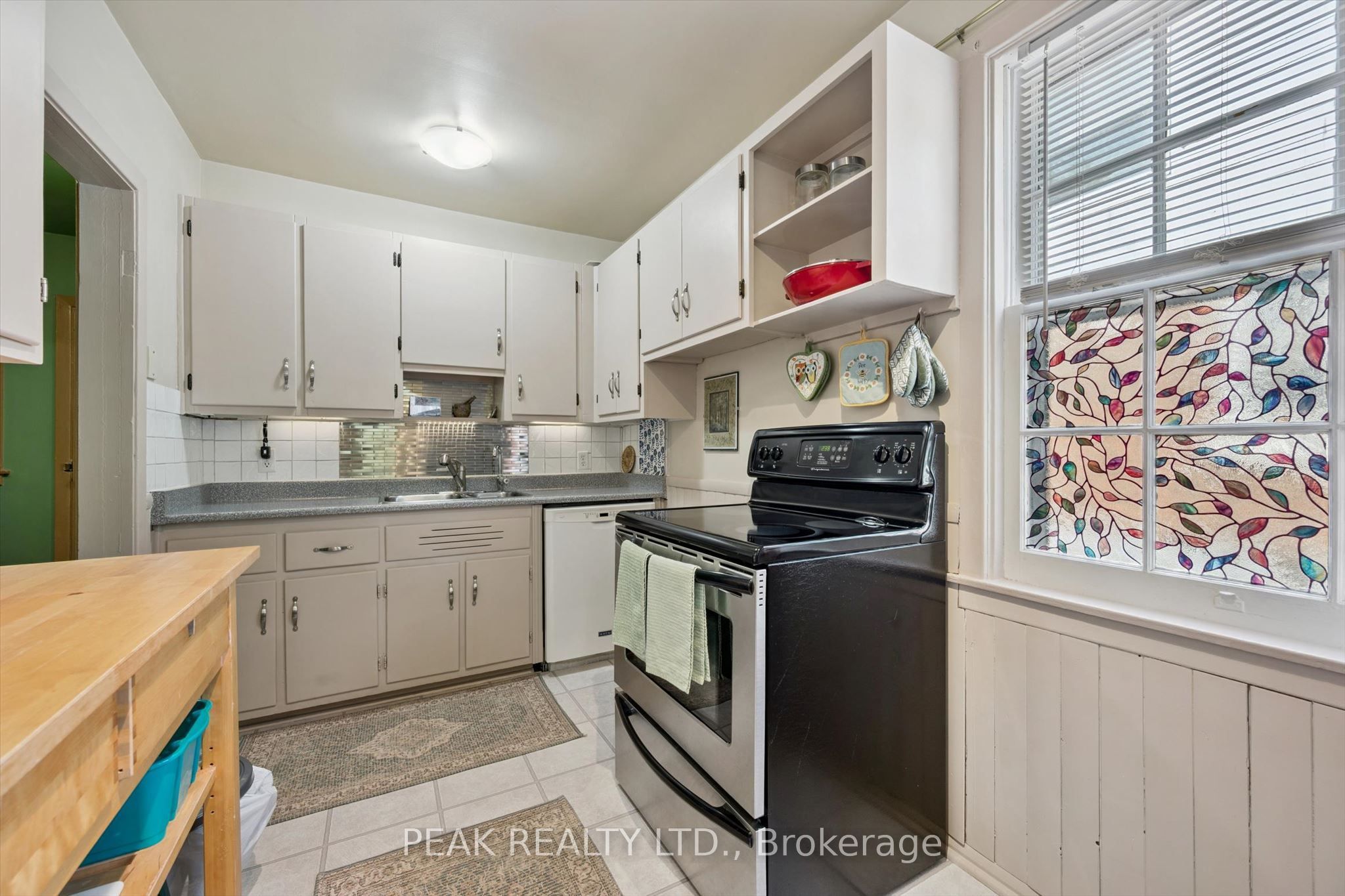 114 Lorne Crescent Property Photo 11