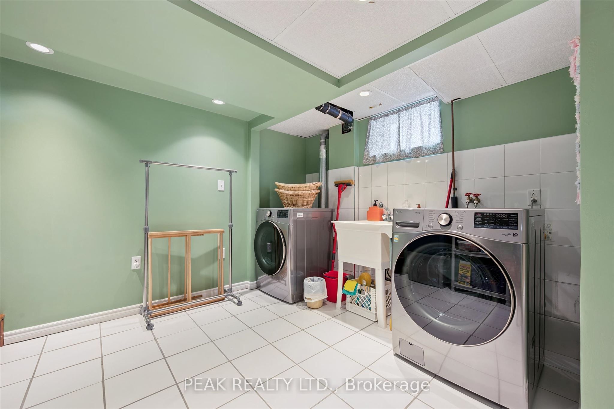 114 Lorne Crescent Property Photo 20