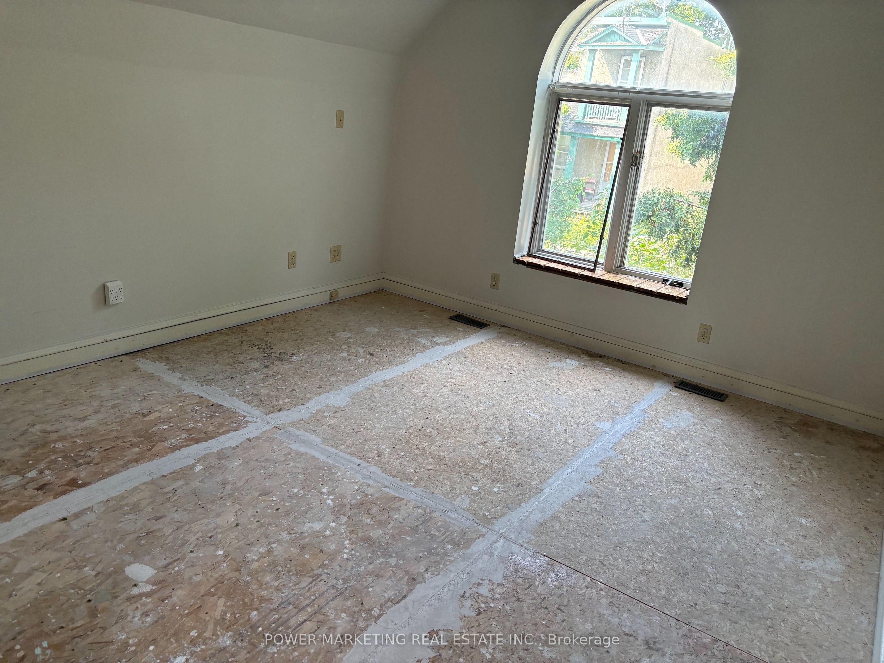 35 Pinhey Street Property Photo 6