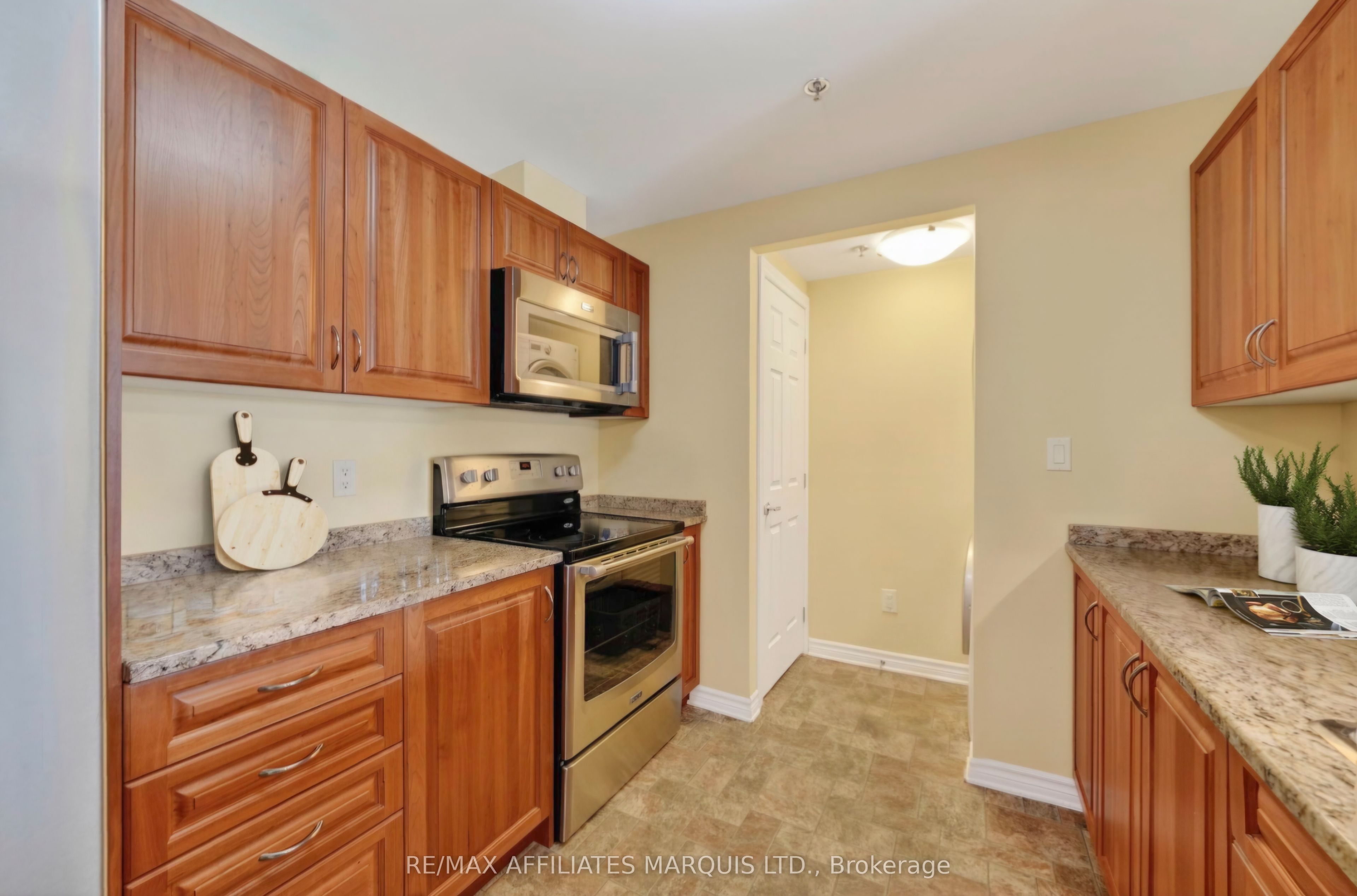 108 Second Street E 200 Property Photo 15