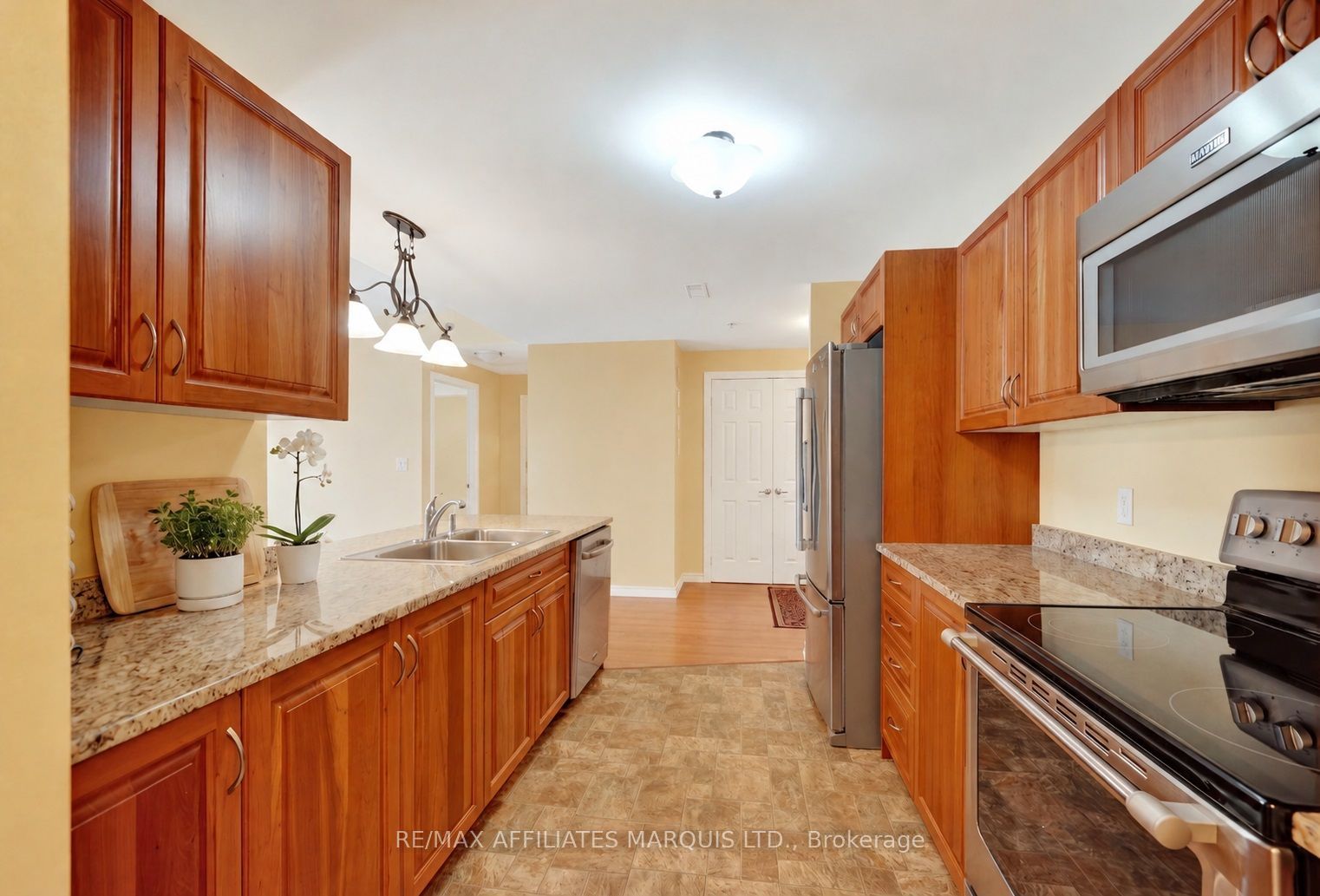 108 Second Street E 200 Property Photo 16