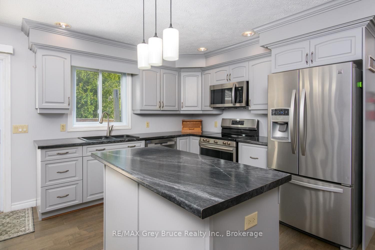 358 Huron Road Property Photo 11