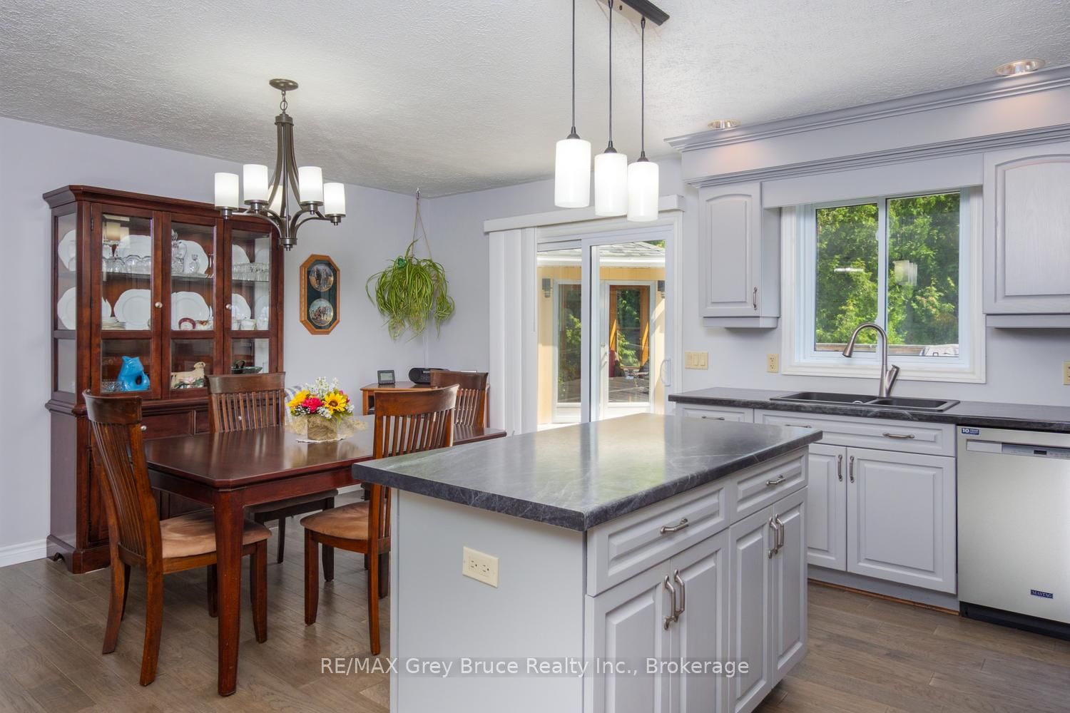 358 Huron Road Property Photo 12