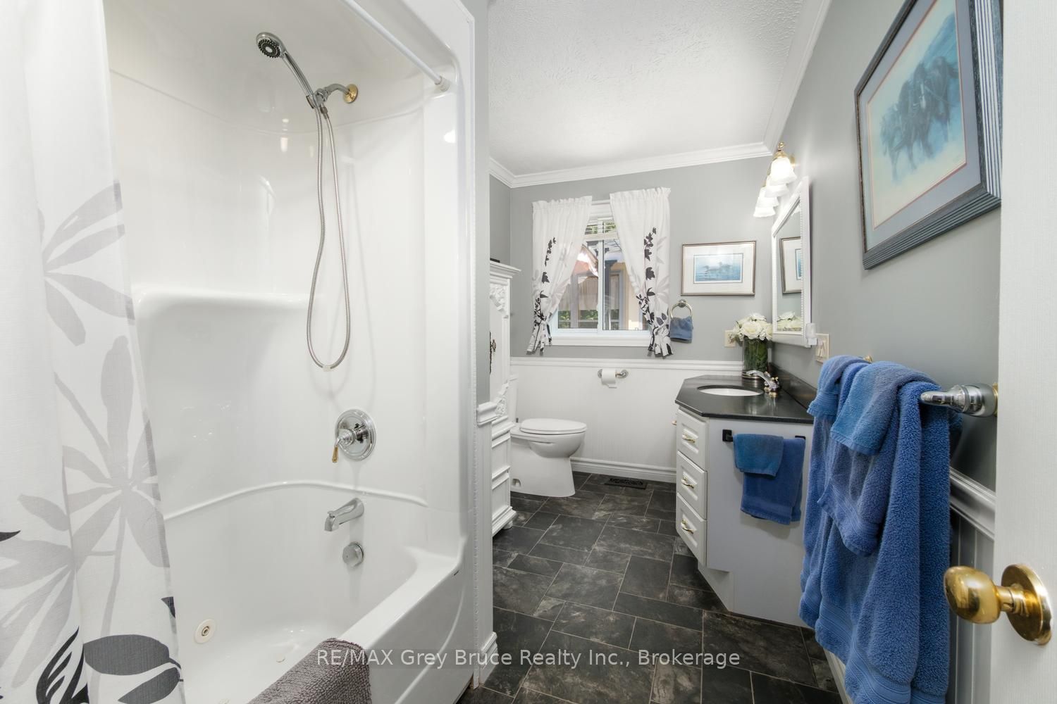 358 Huron Road Property Photo 15