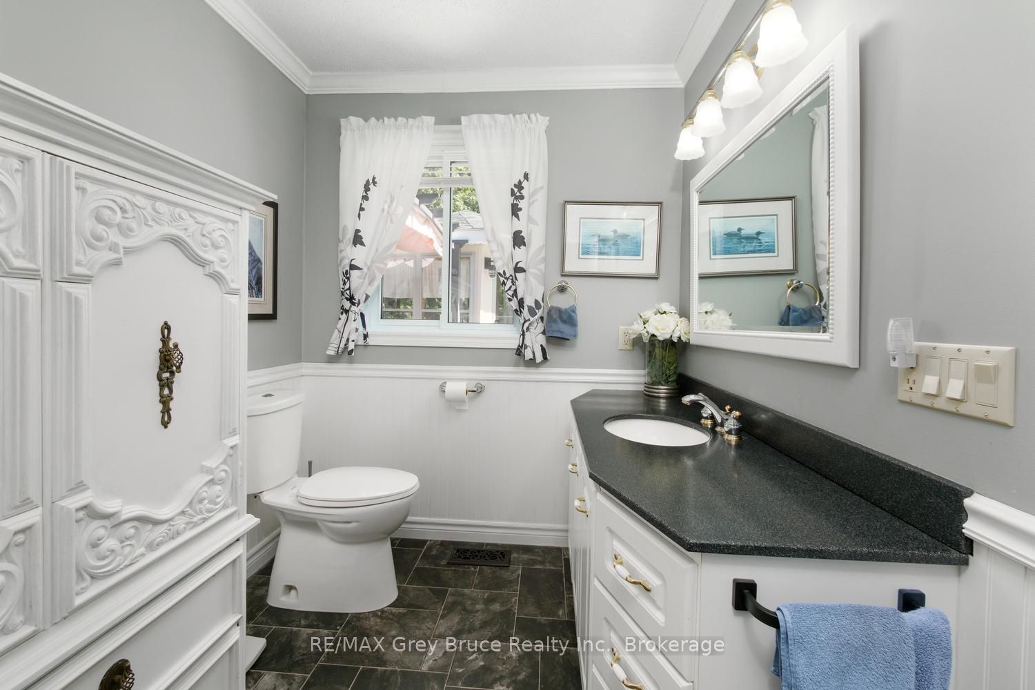 358 Huron Road Property Photo 16