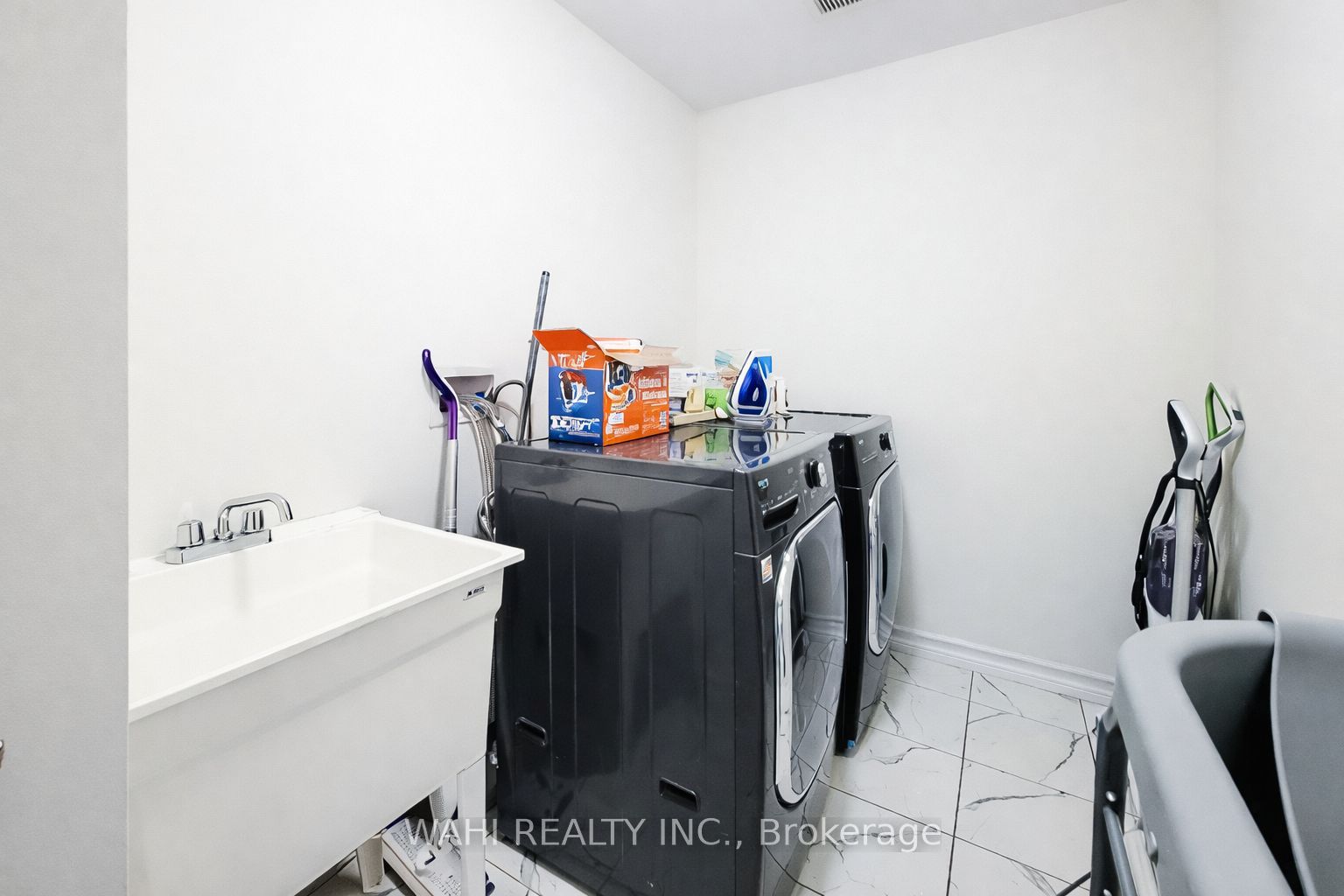 73 Lillian Way Property Photo 9