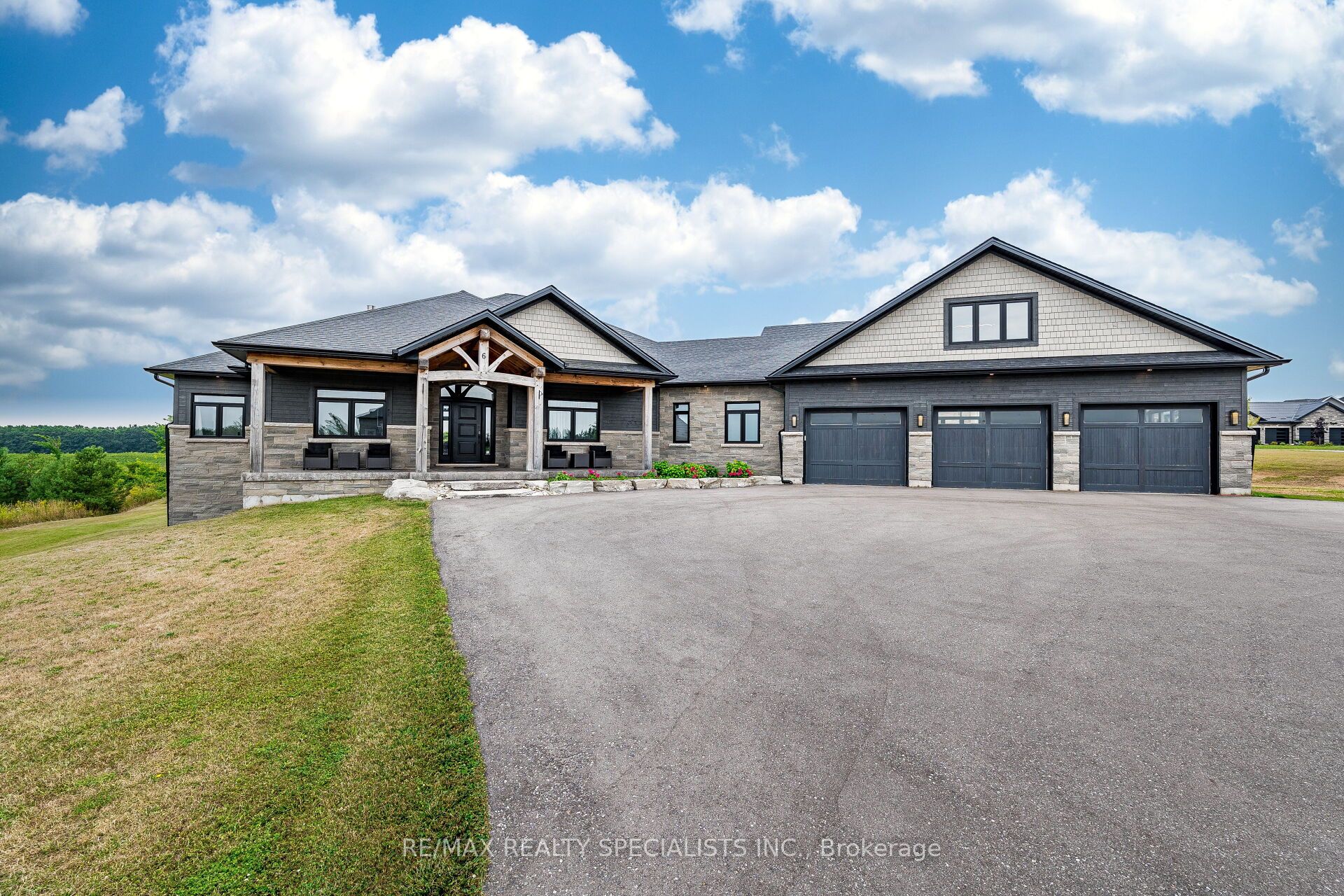 6 Rutledge Heights Property Photo 2
