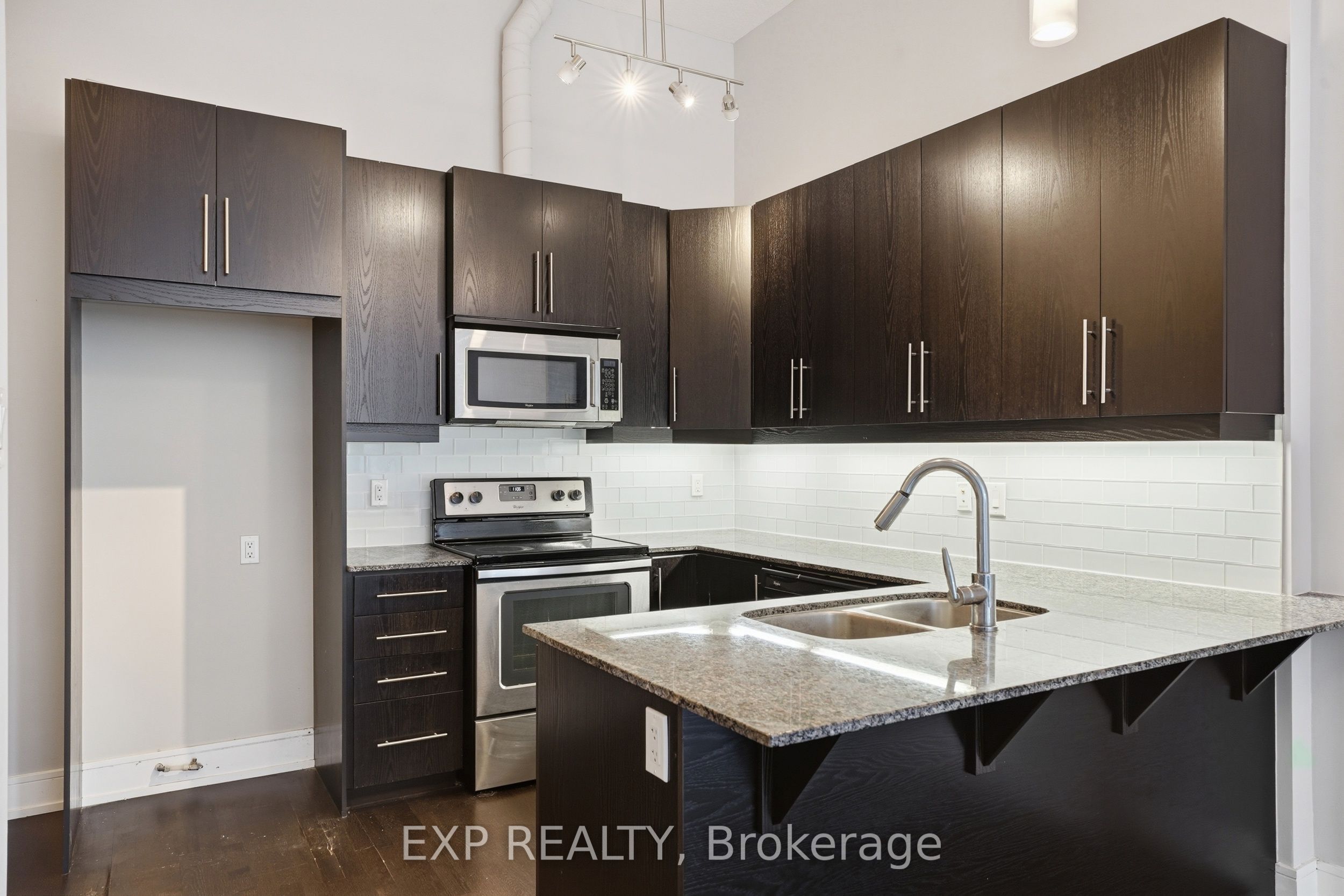 112 Benton Street 417 Property Photo 6