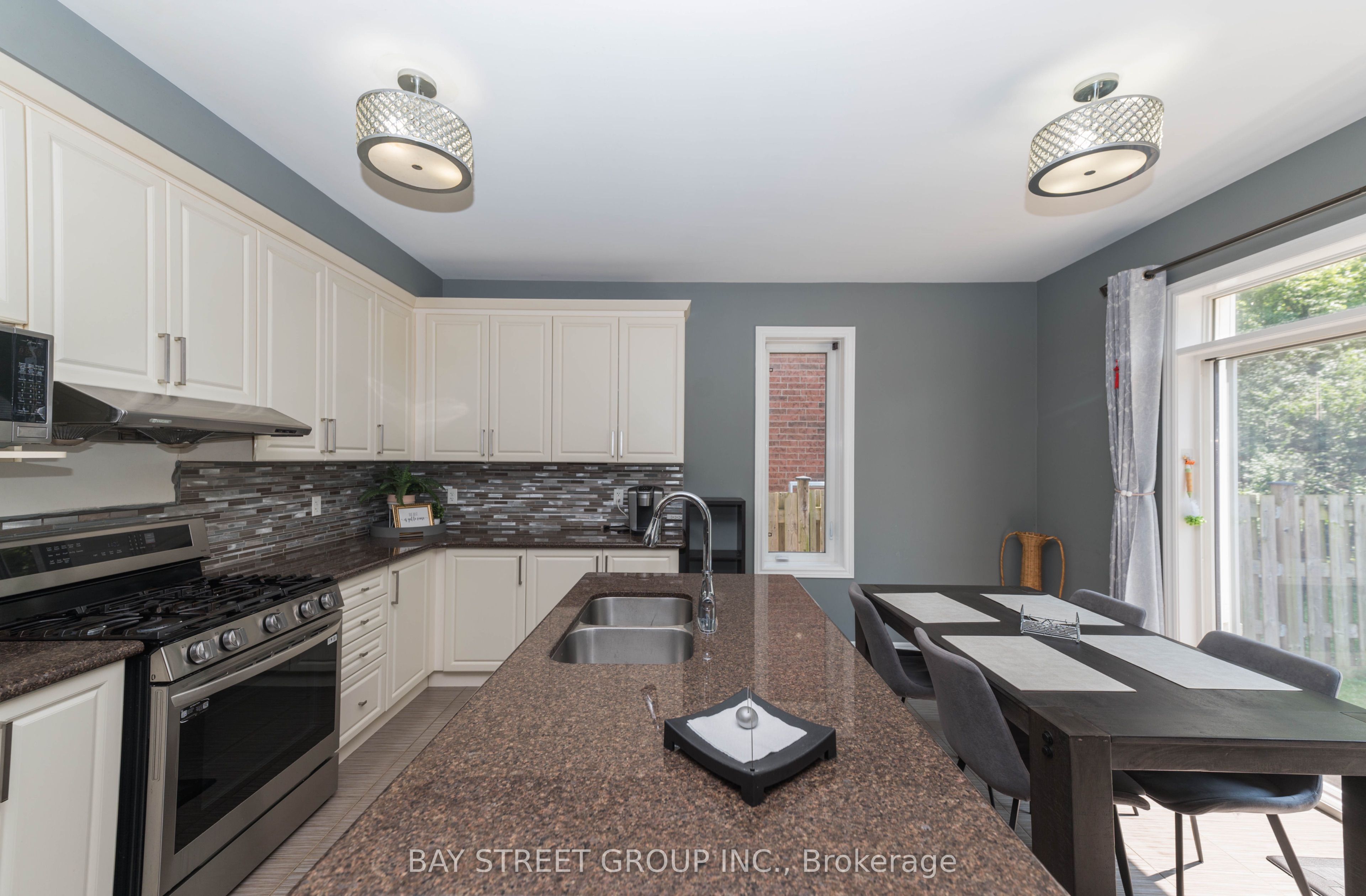 116 Winterberry Boulevard Property Photo 3