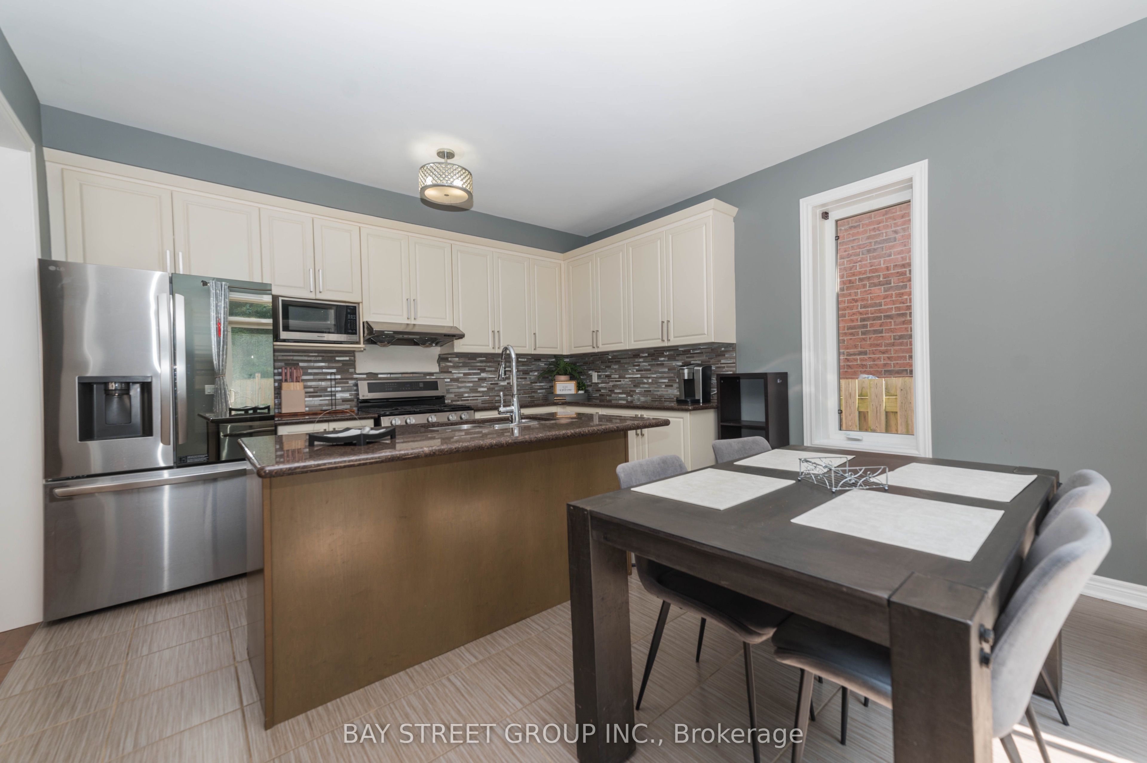 116 Winterberry Boulevard Property Photo 4