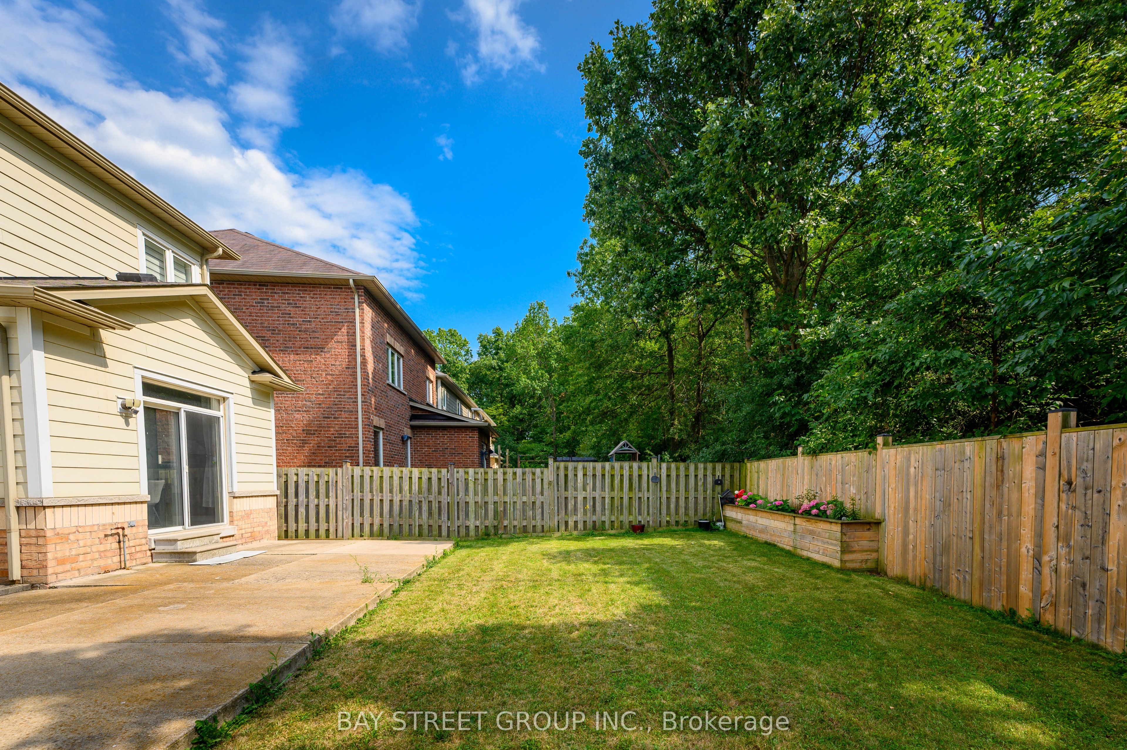 116 Winterberry Boulevard Property Photo 42