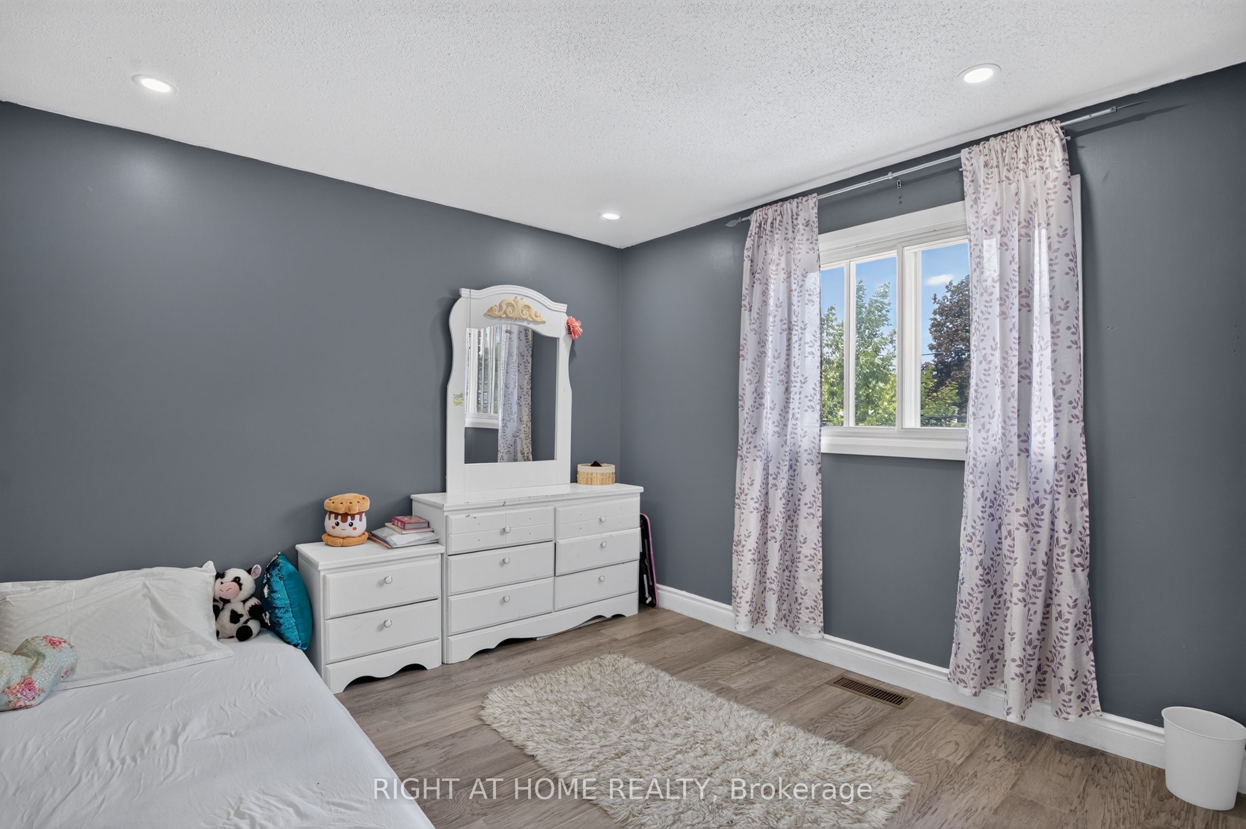 1385 Chartrand Avenue Property Photo 20