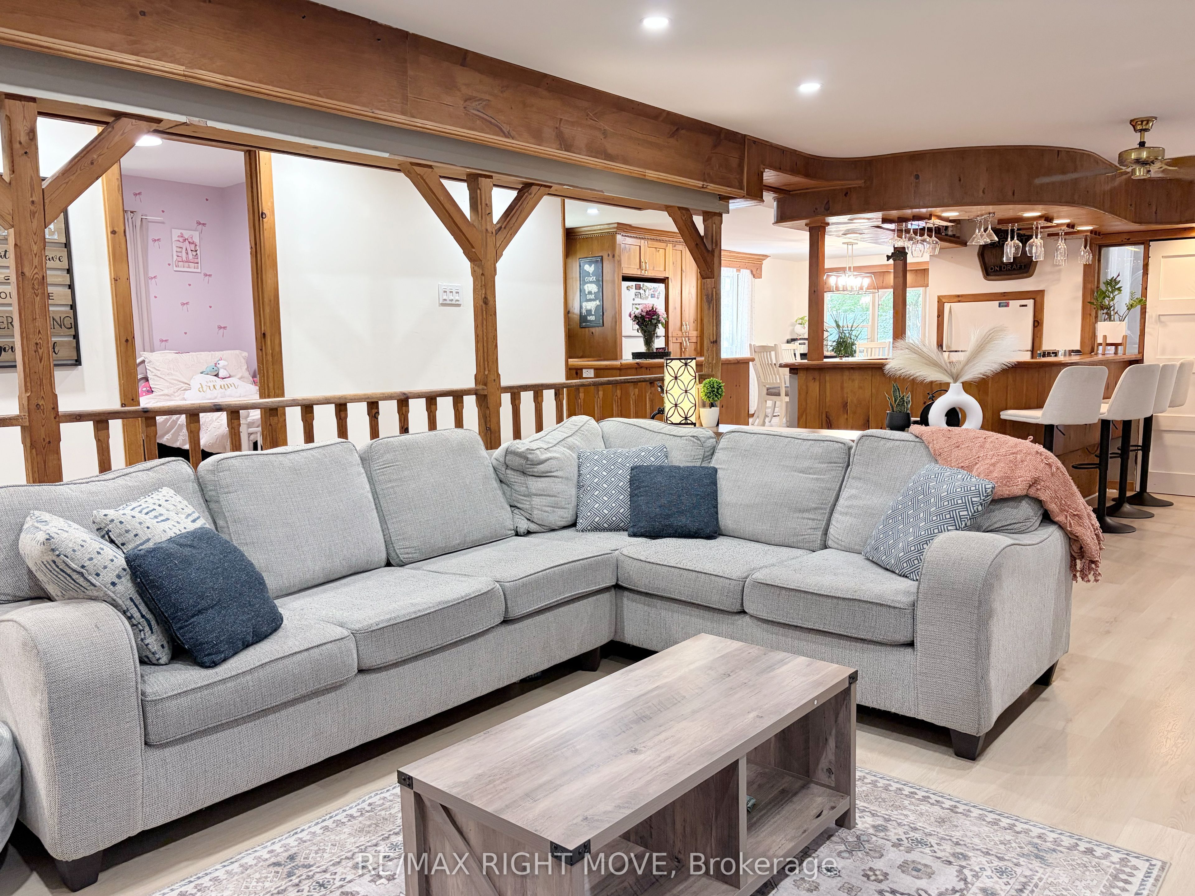 1062 4 Seasons Road Property Photo 6