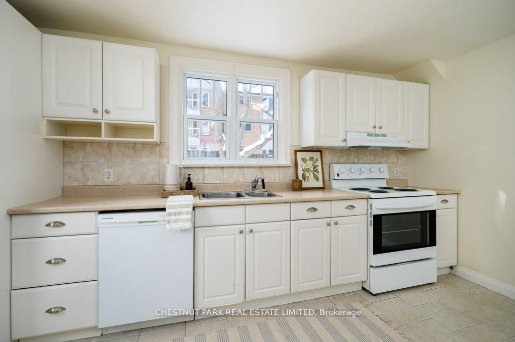 31-33 Washburn Street Property Photo 4