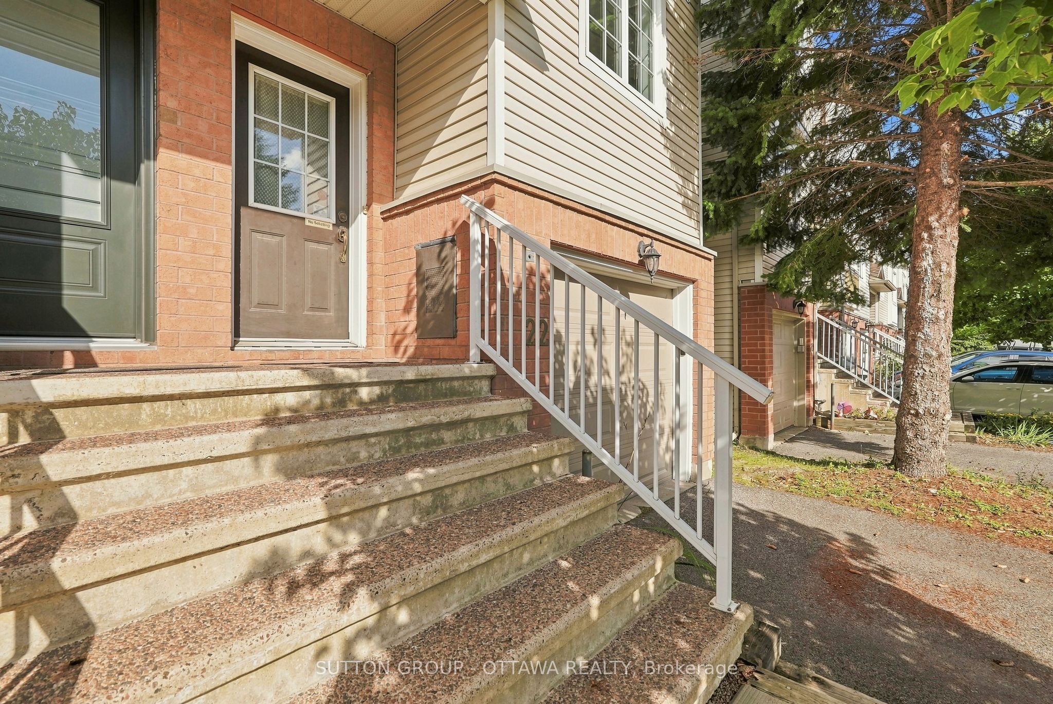 22 Manhattan Crescent Property Photo 2