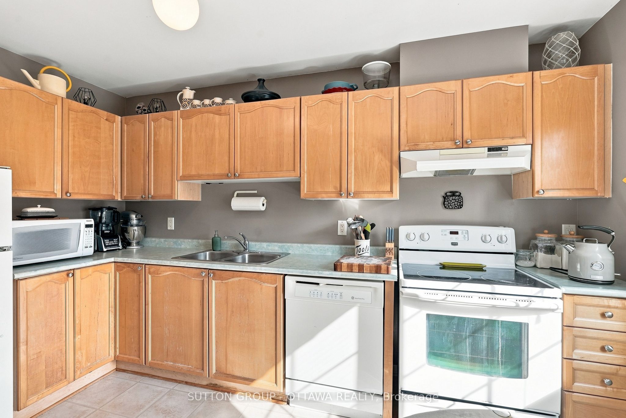 22 Manhattan Crescent Property Photo 6