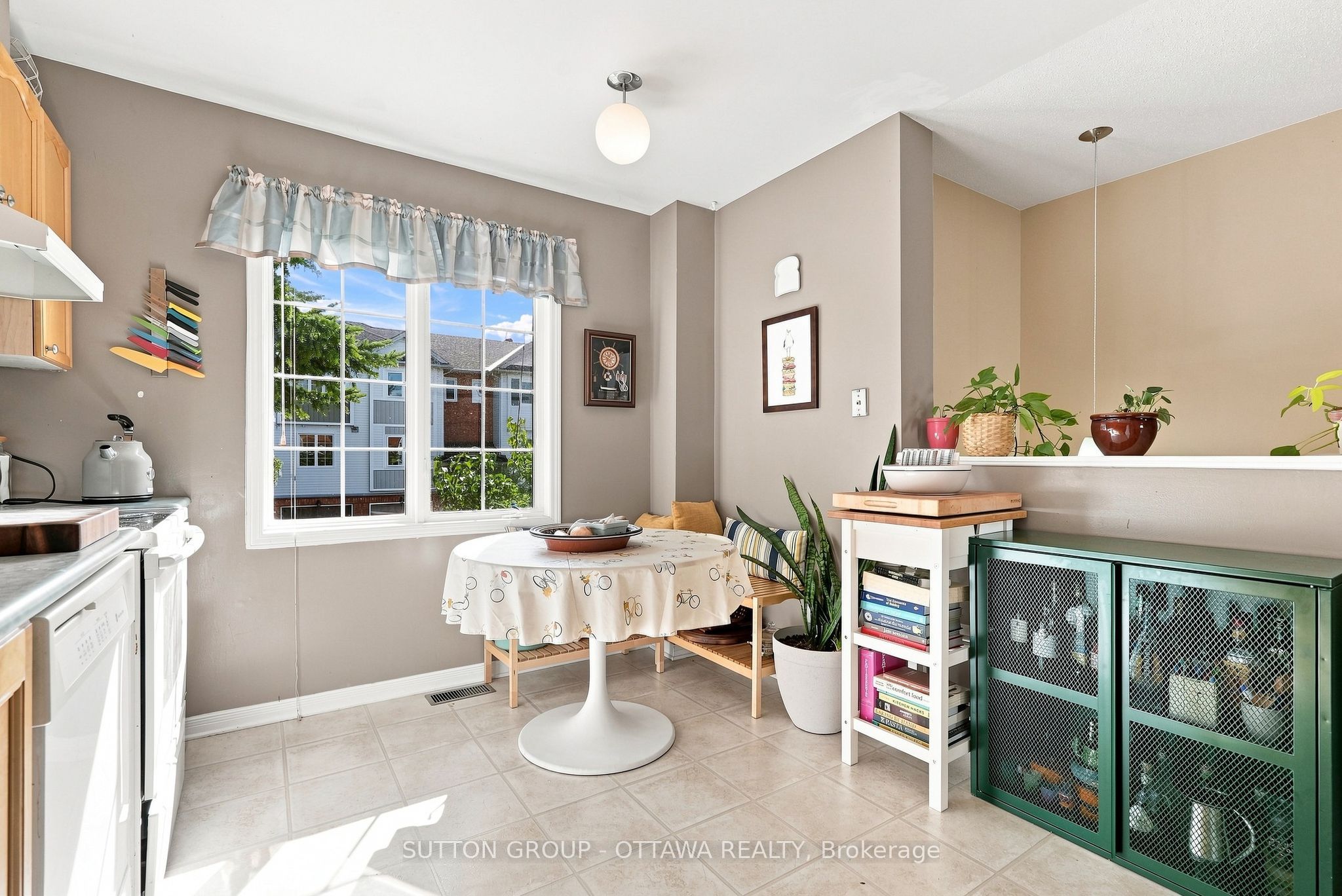22 Manhattan Crescent Property Photo 8