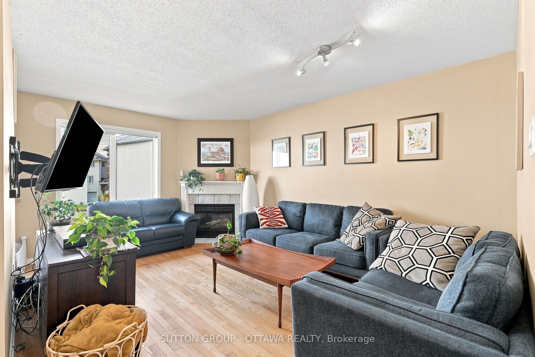 22 Manhattan Crescent Property Photo 10
