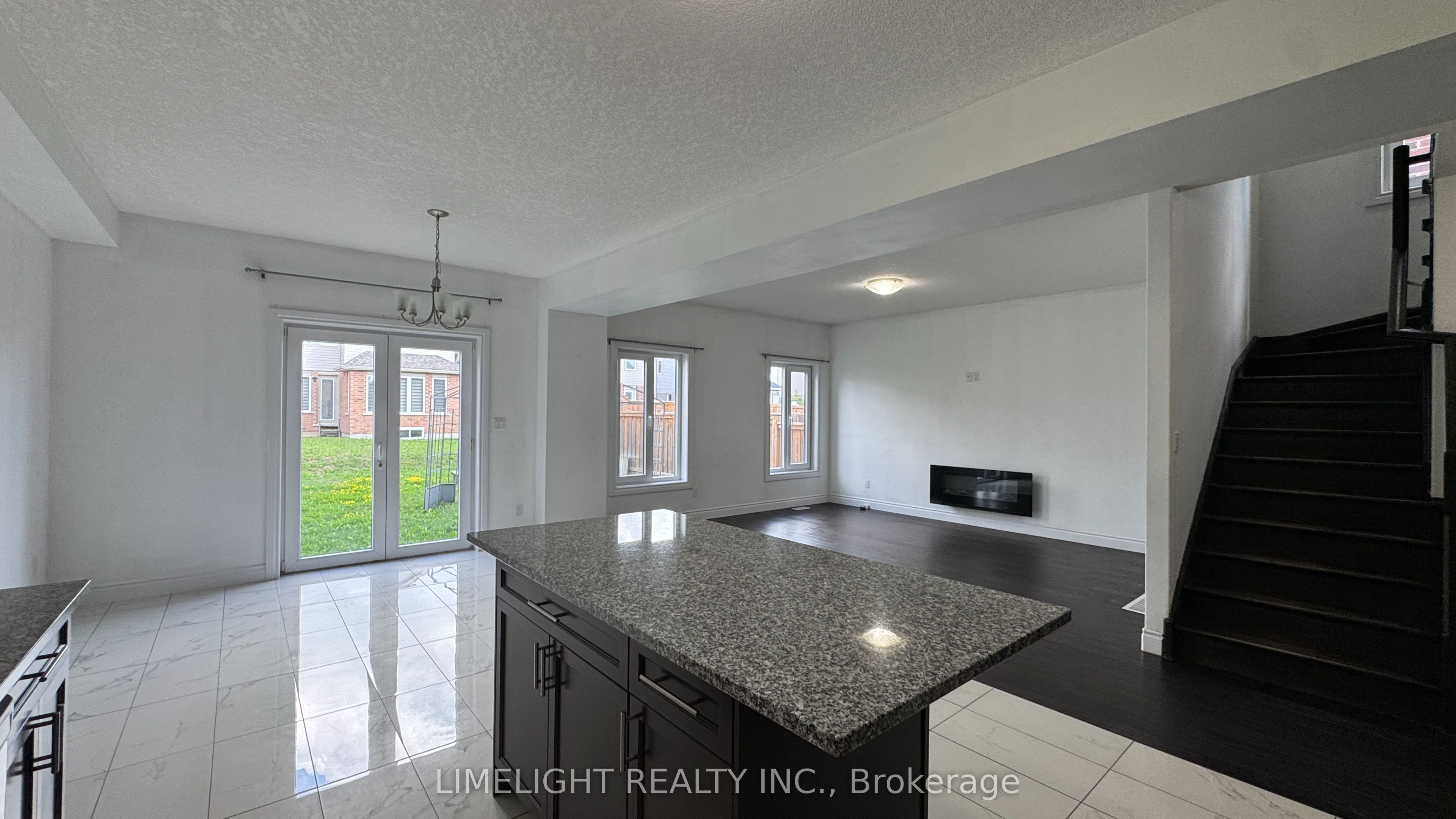 1942 Cedarpark Drive Property Photo 2
