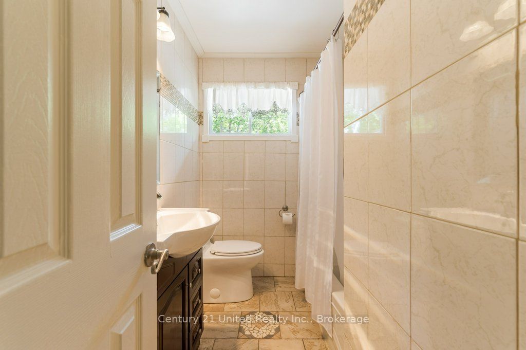 41 Hall Crescent Property Photo 19
