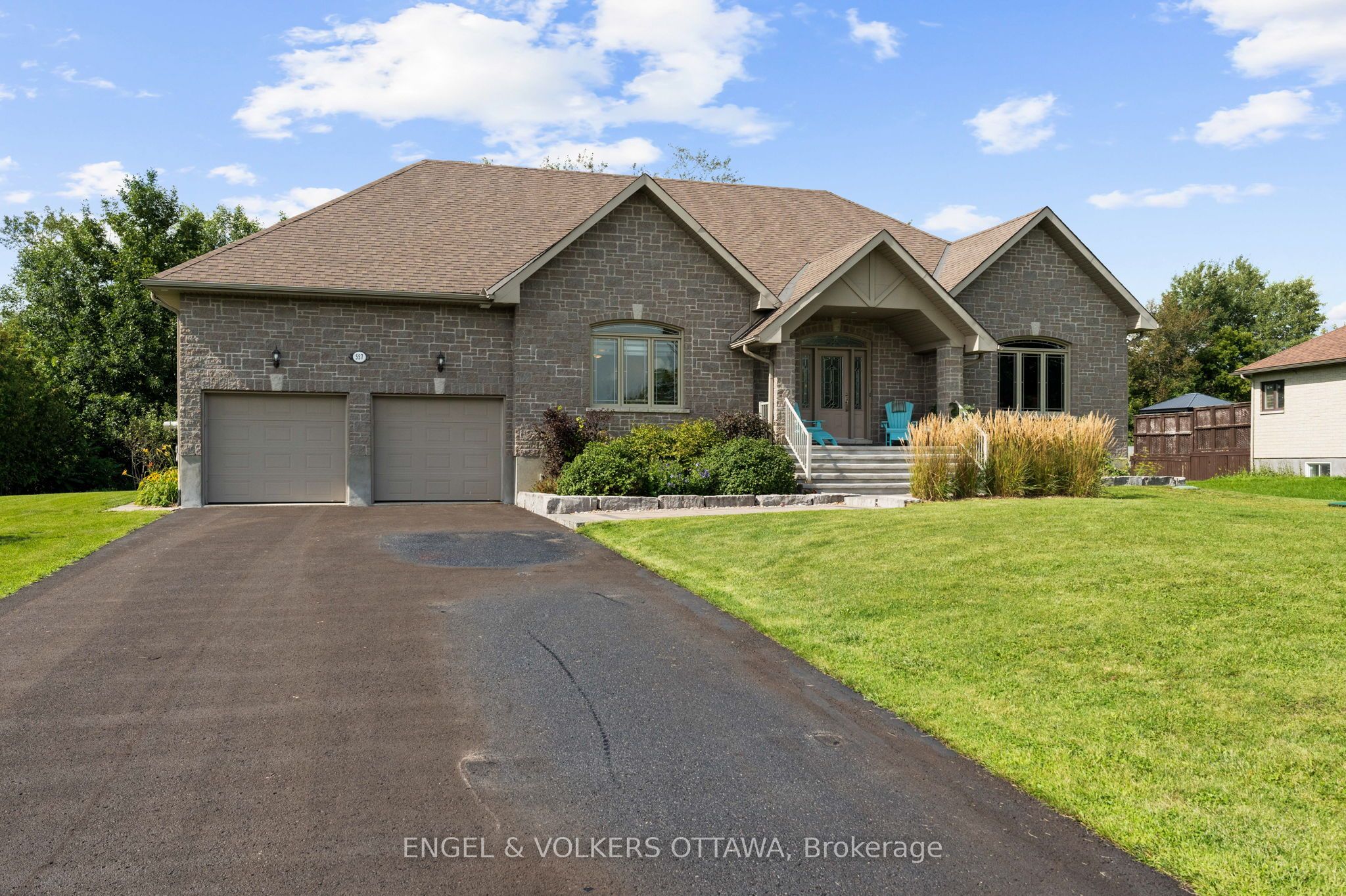557 Tullamore Street Property Photo 2