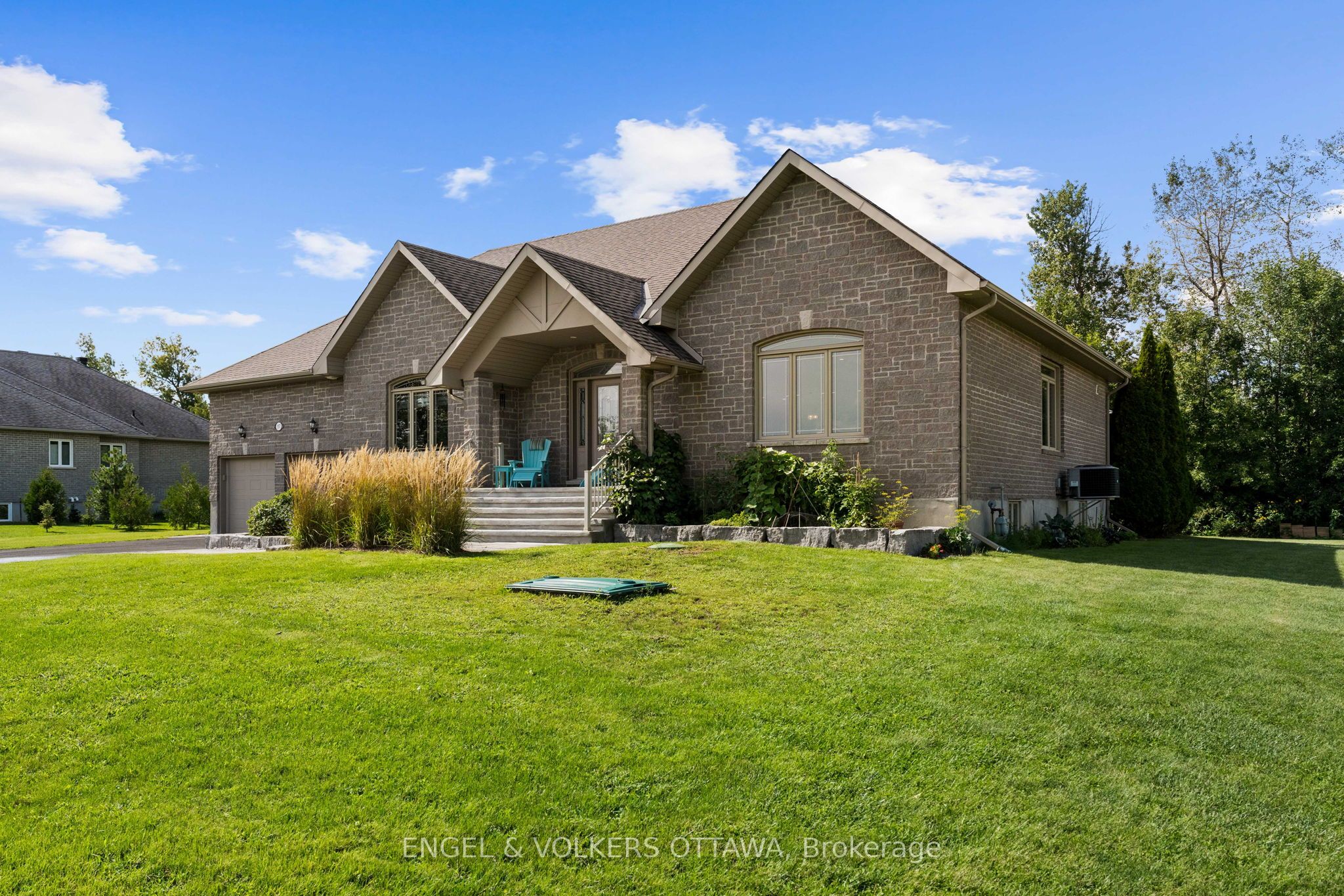 557 Tullamore Street Property Photo 3