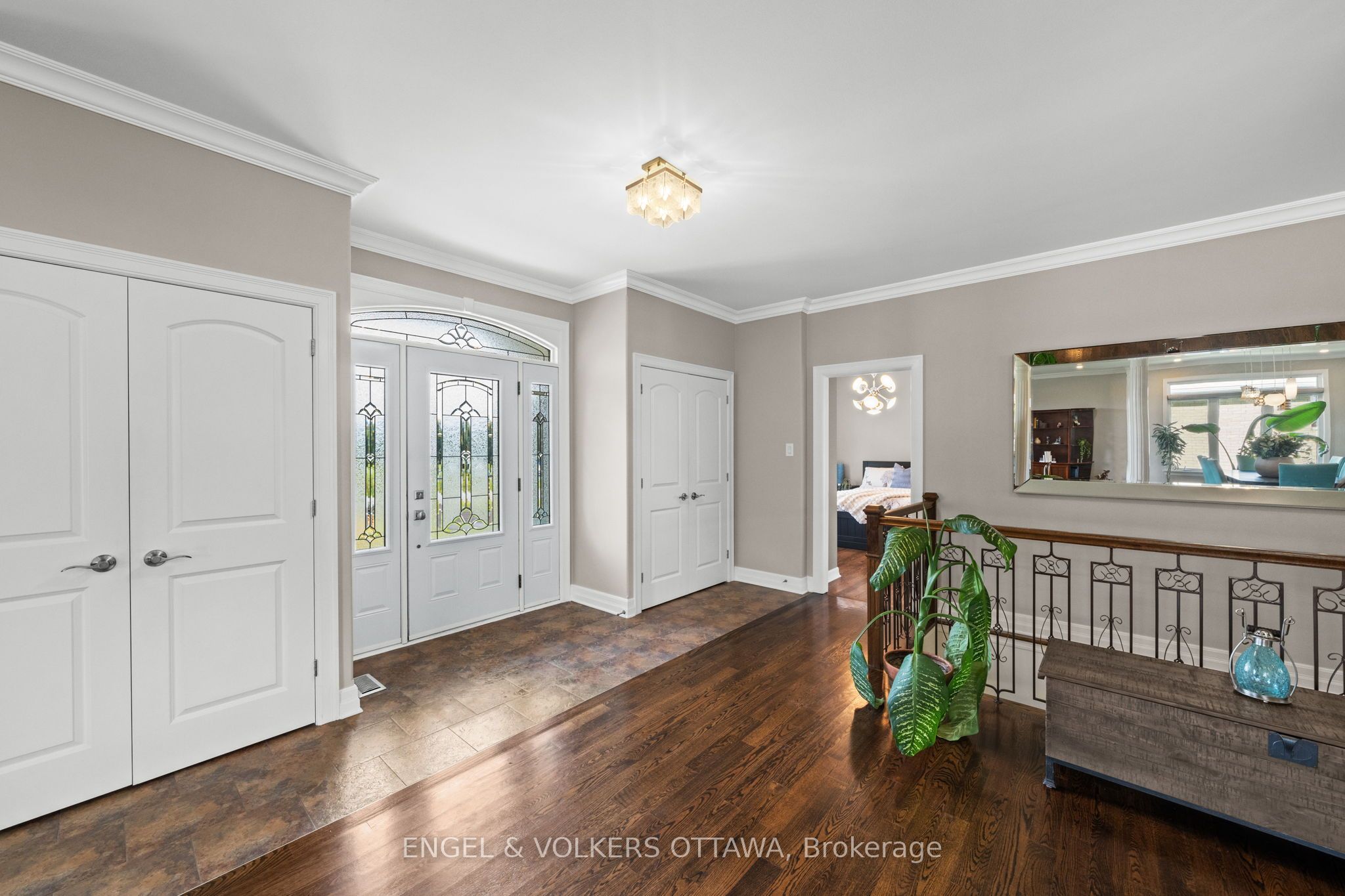 557 Tullamore Street Property Photo 5