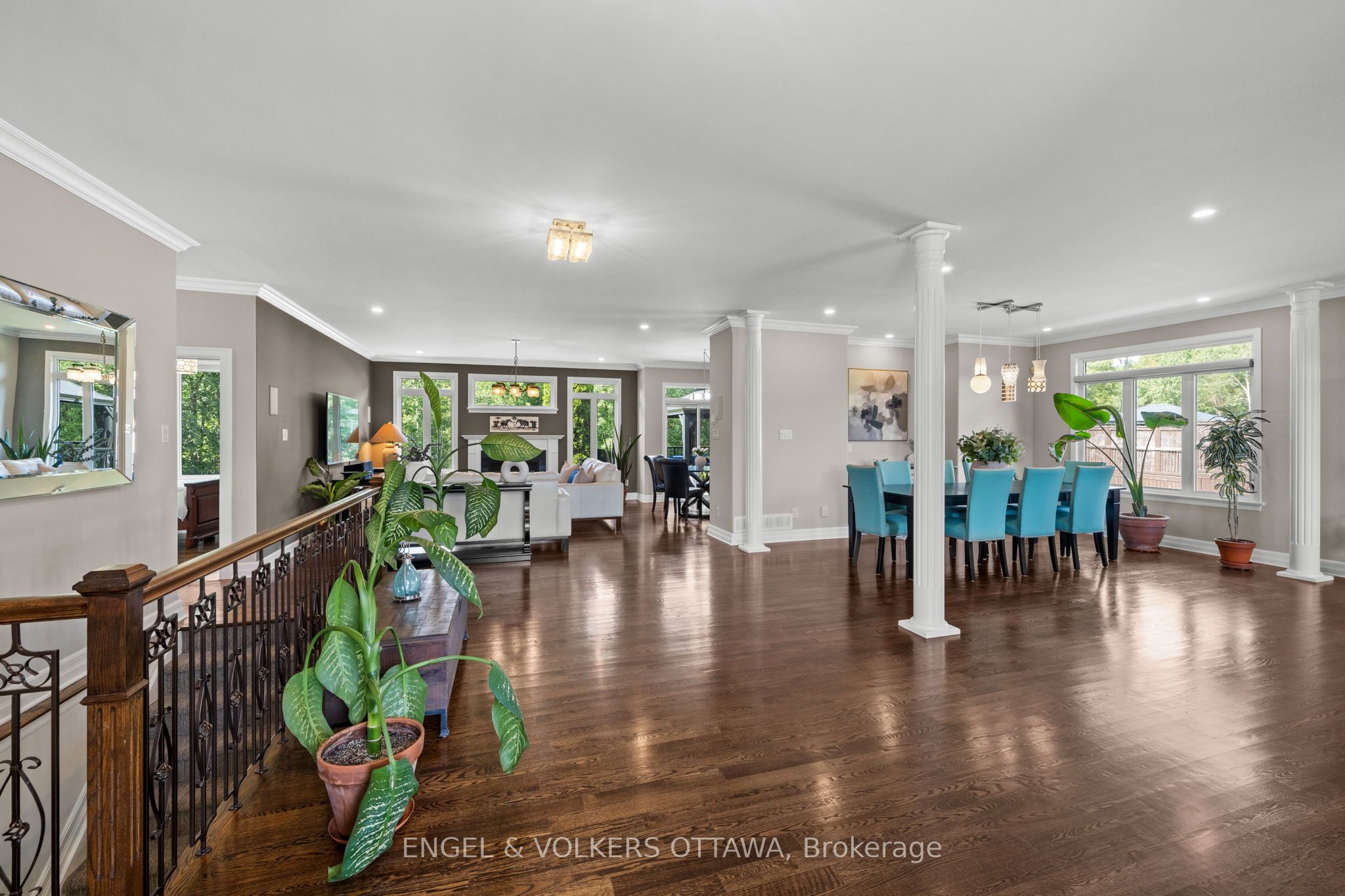 557 Tullamore Street Property Photo 7