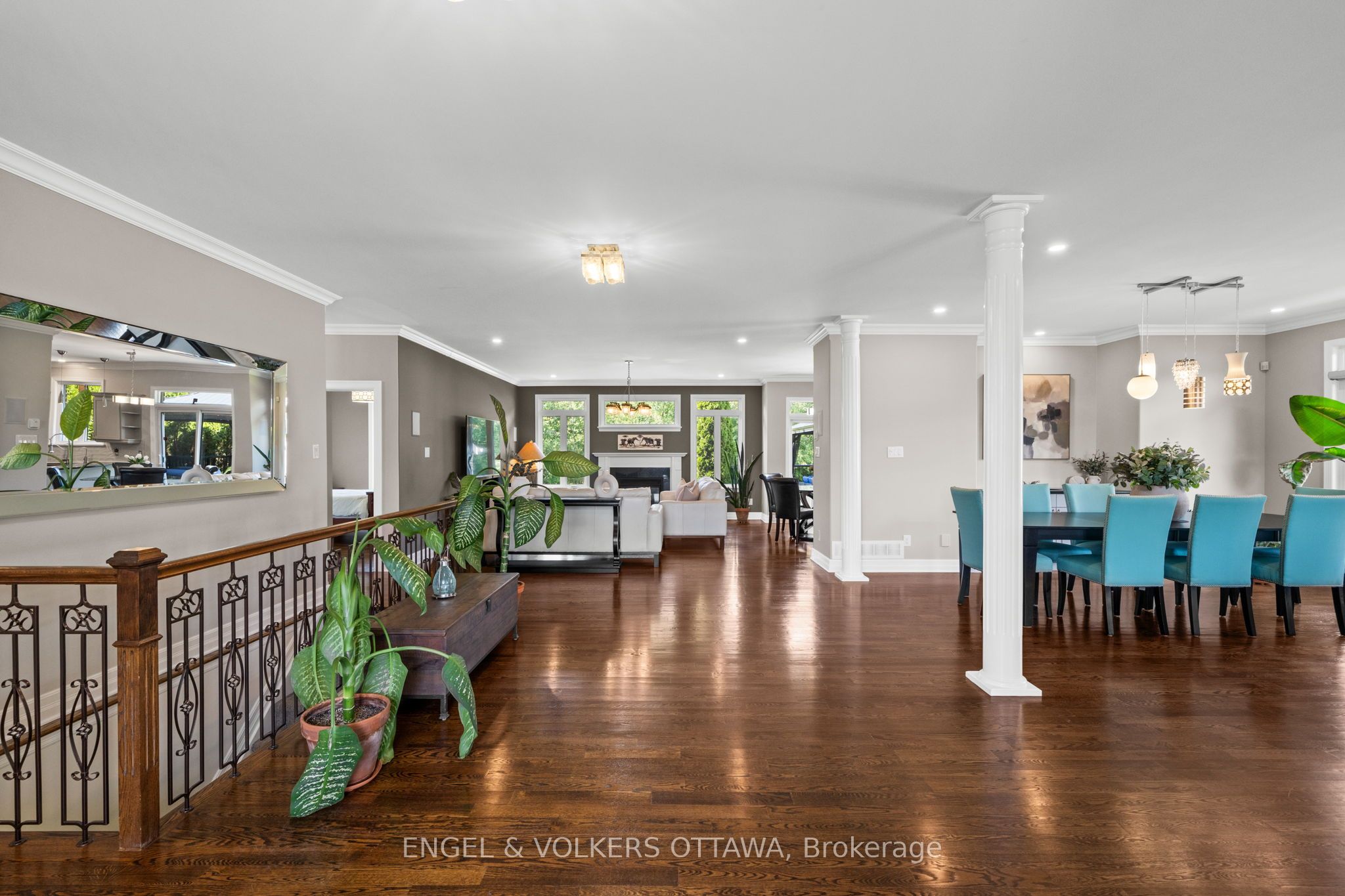 557 Tullamore Street Property Photo 8