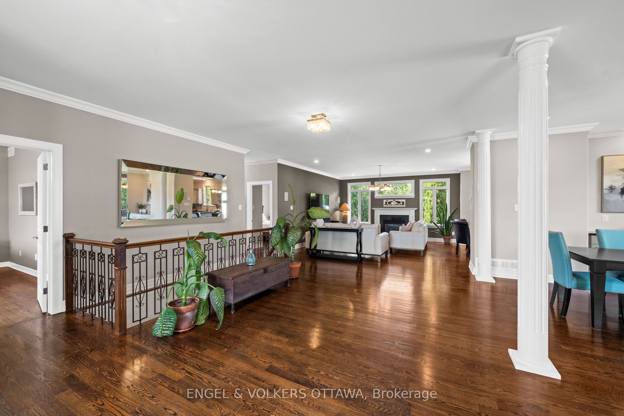 557 Tullamore Street Property Photo 9