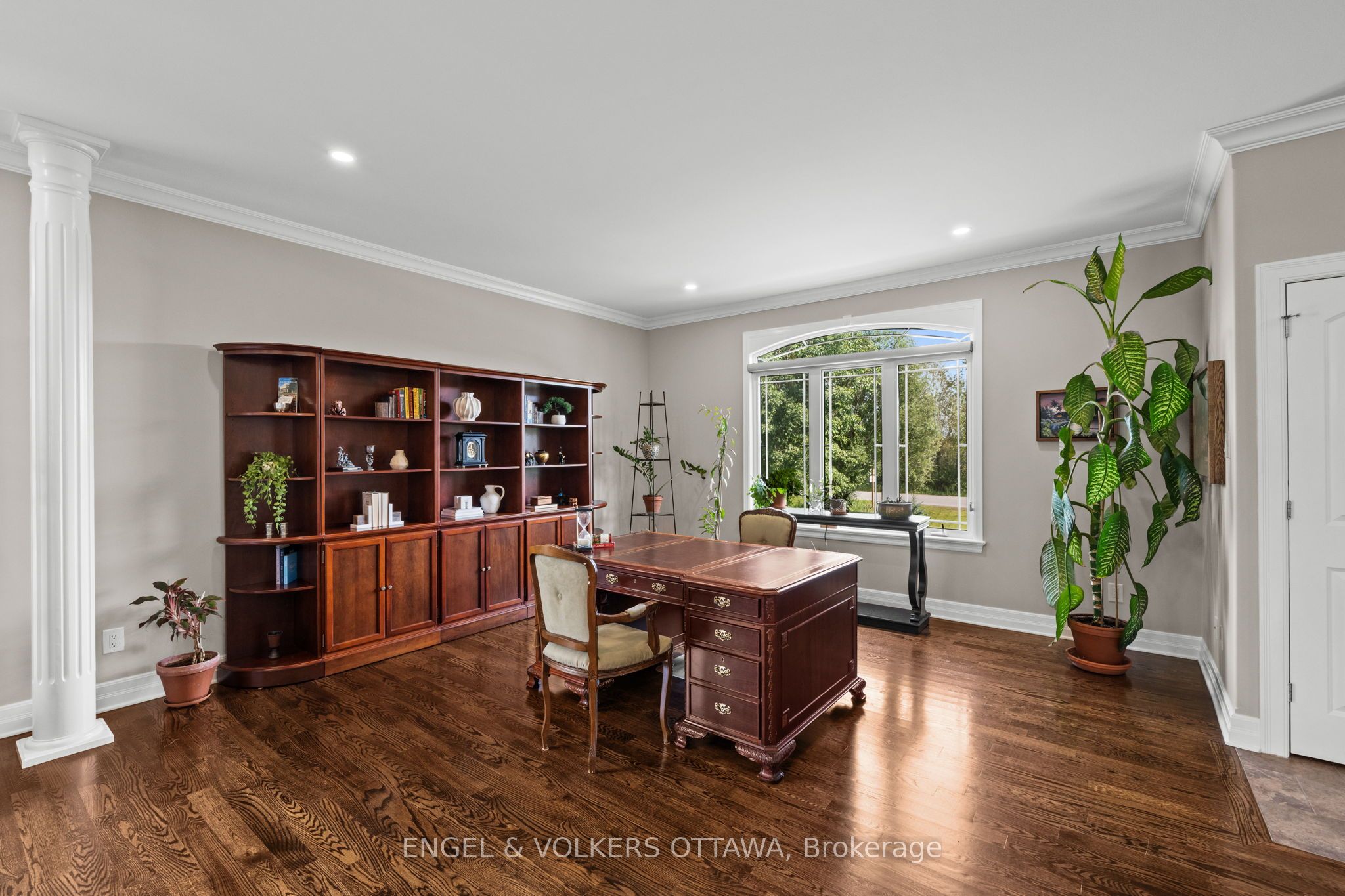 557 Tullamore Street Property Photo 10