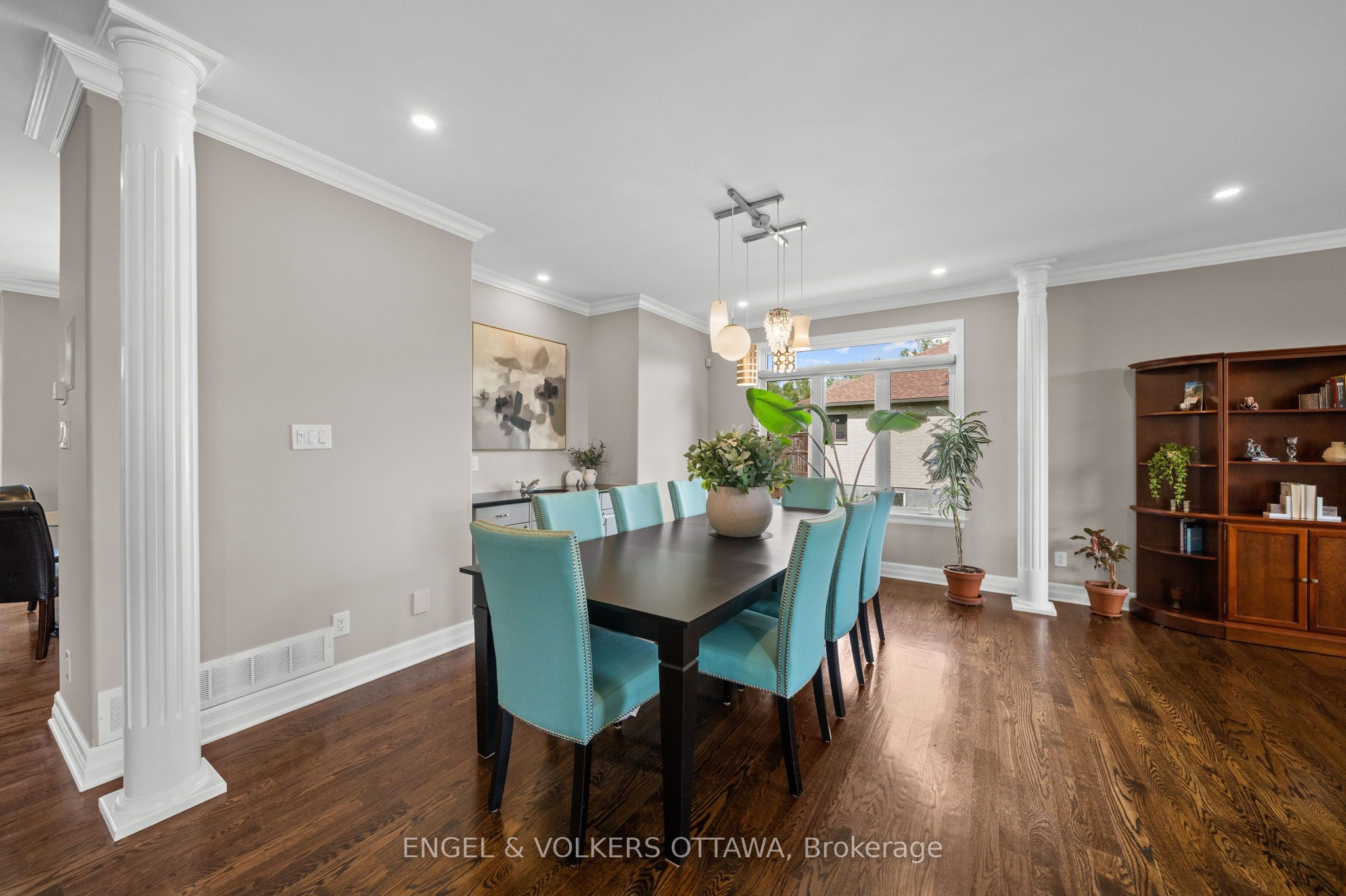 557 Tullamore Street Property Photo 11