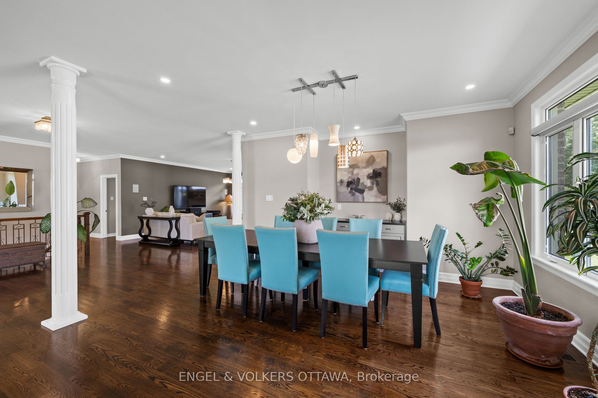 557 Tullamore Street Property Photo 12