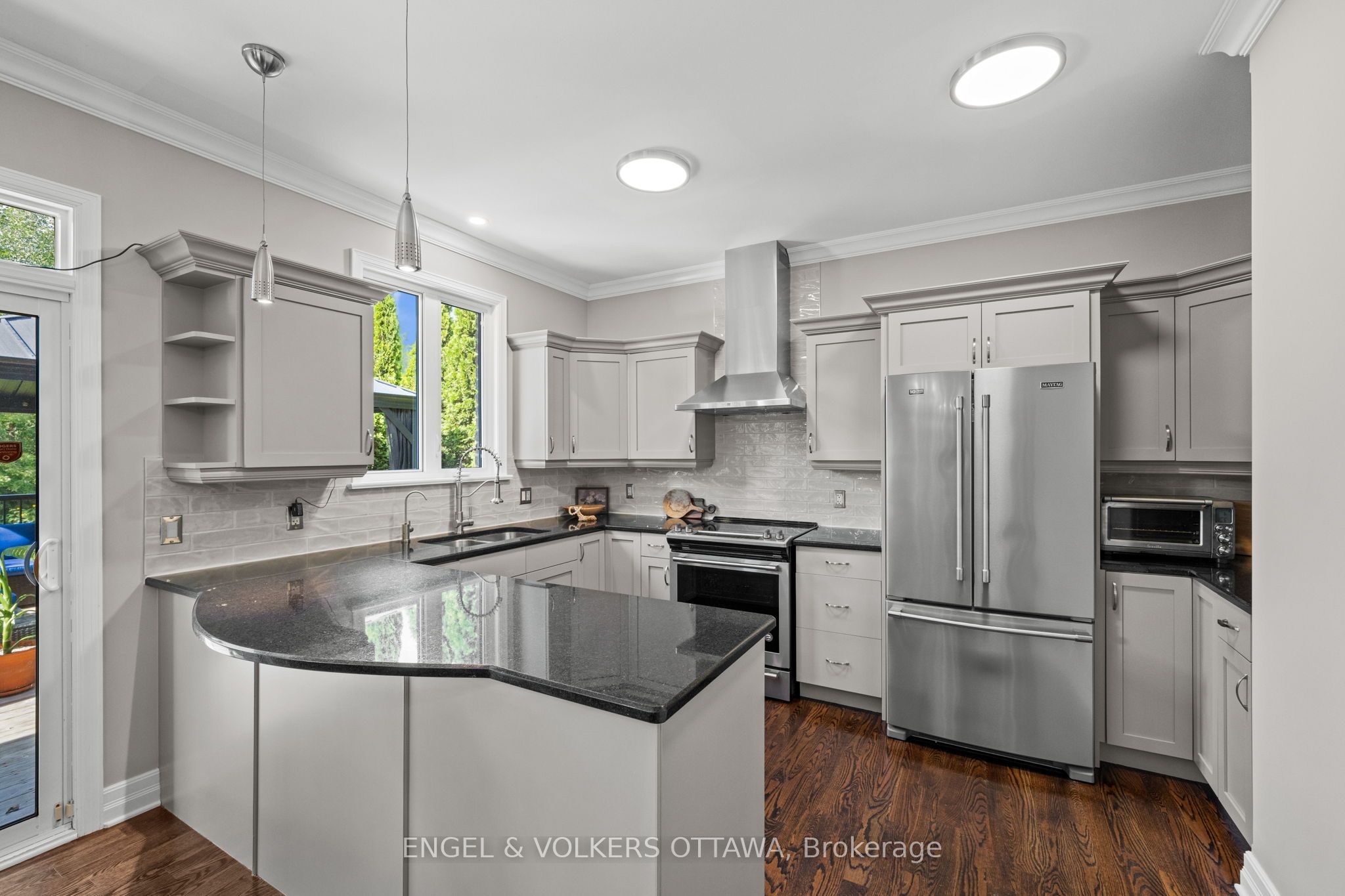 557 Tullamore Street Property Photo 16