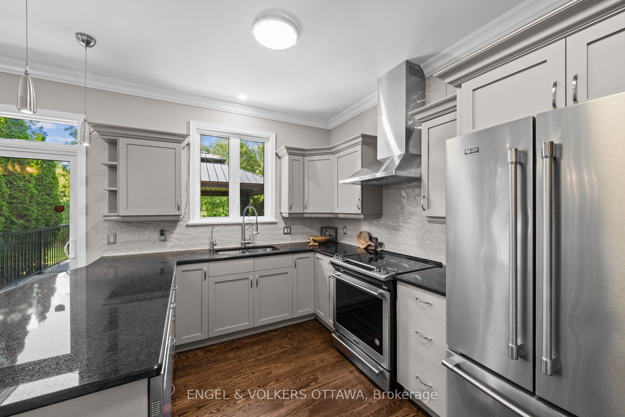 557 Tullamore Street Property Photo 17
