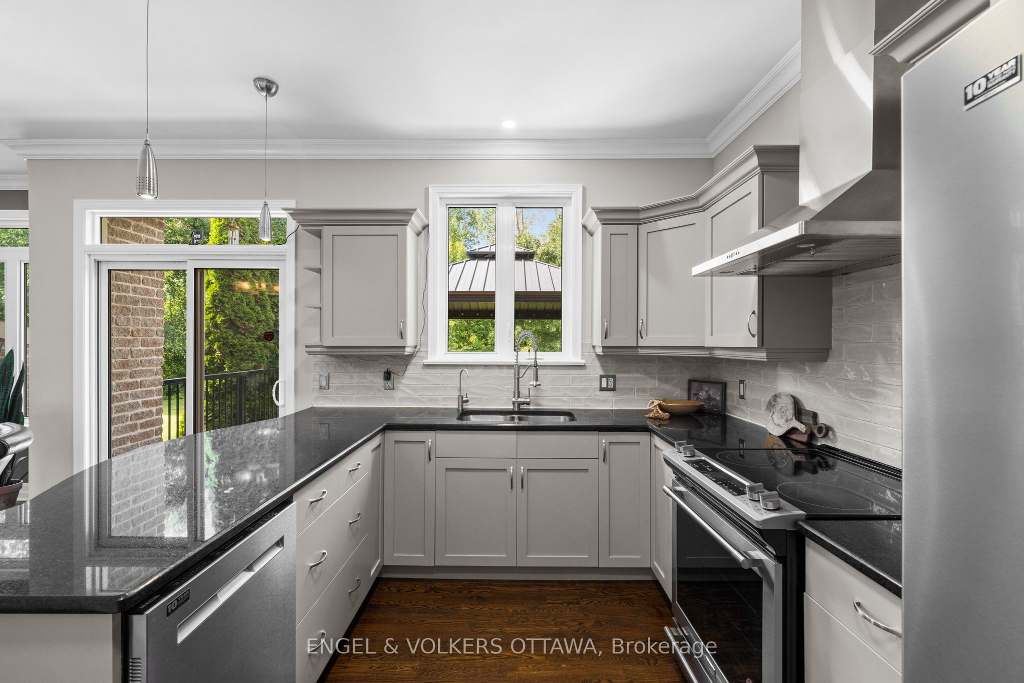 557 Tullamore Street Property Photo 18