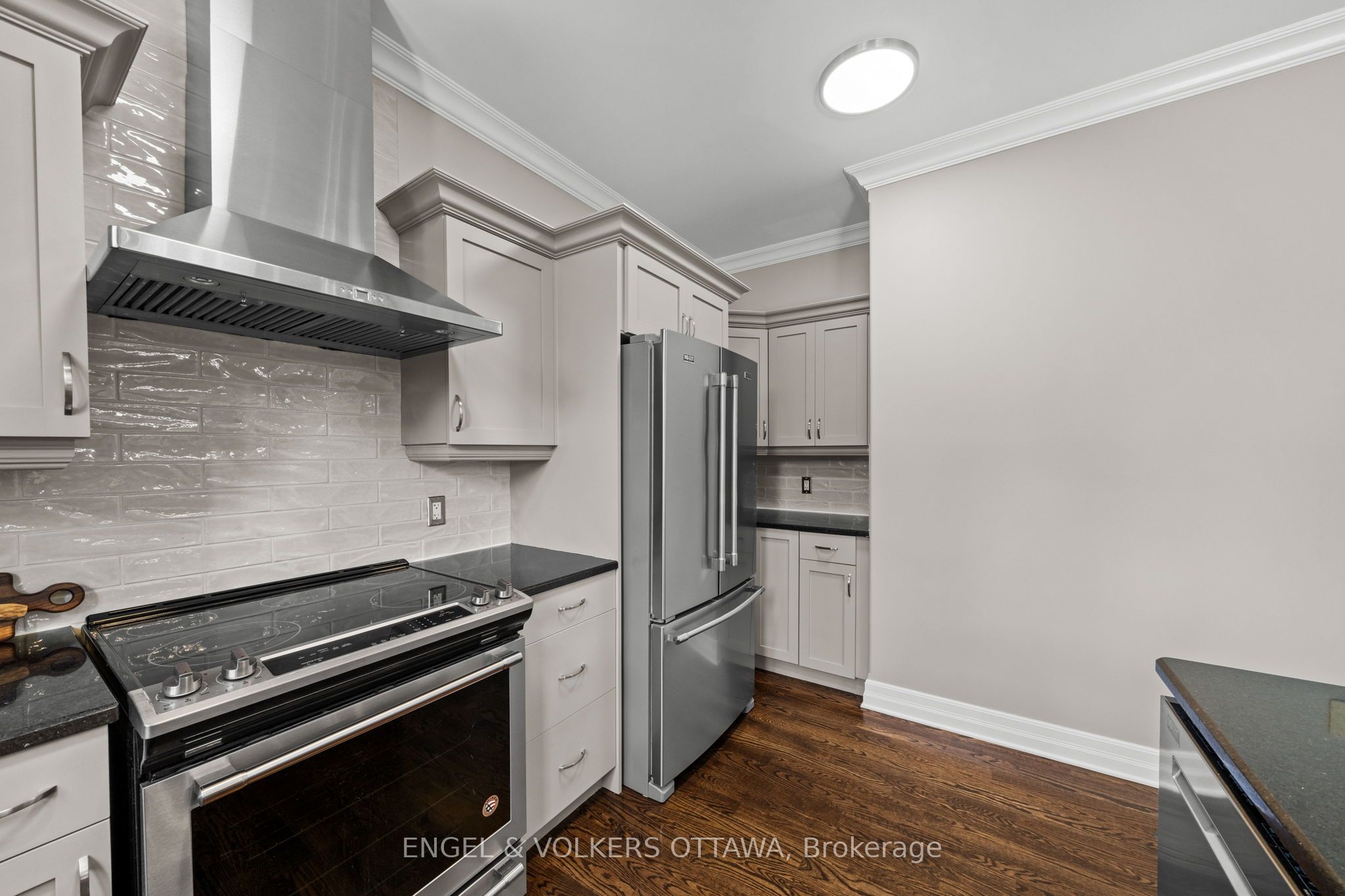 557 Tullamore Street Property Photo 19