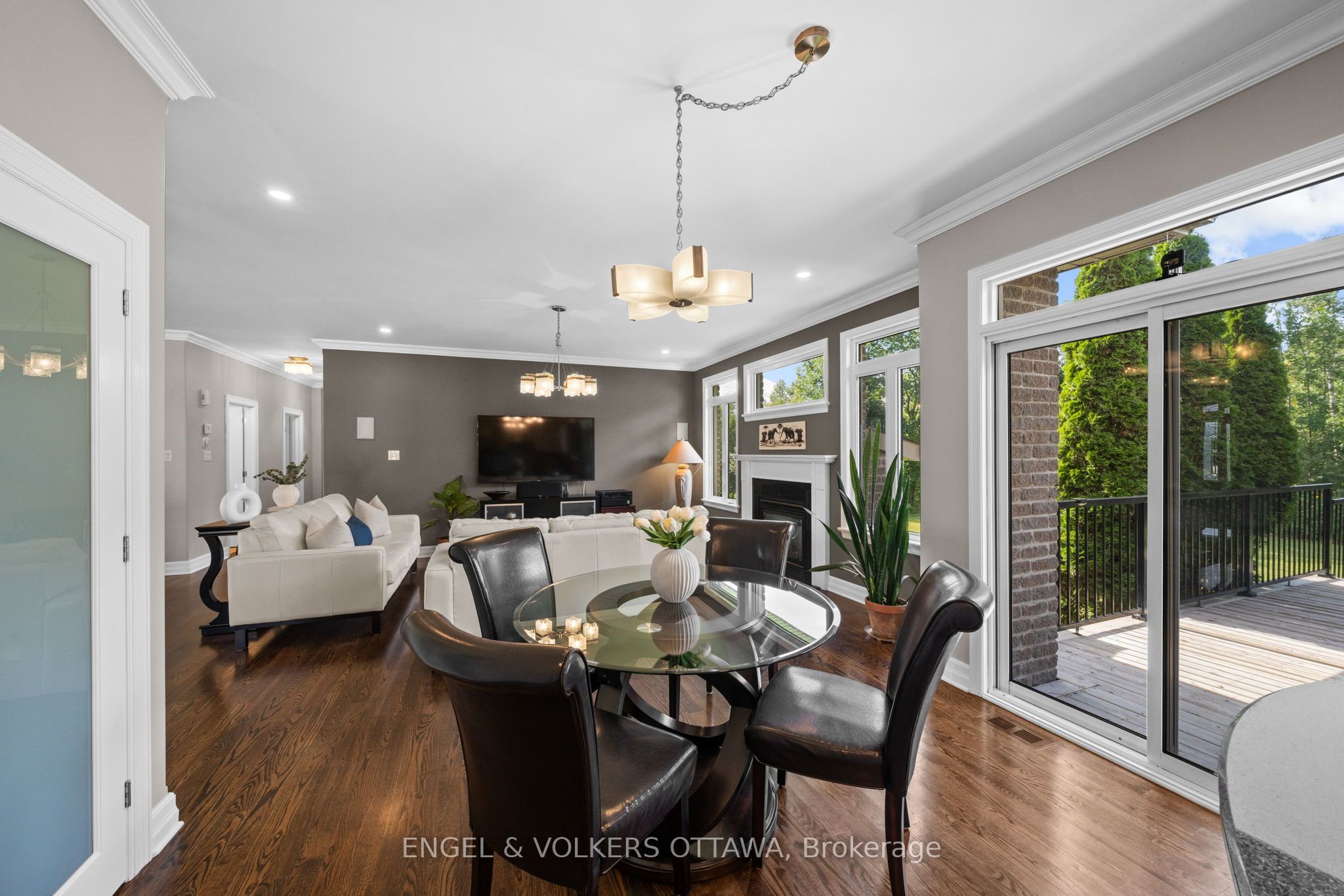 557 Tullamore Street Property Photo 20