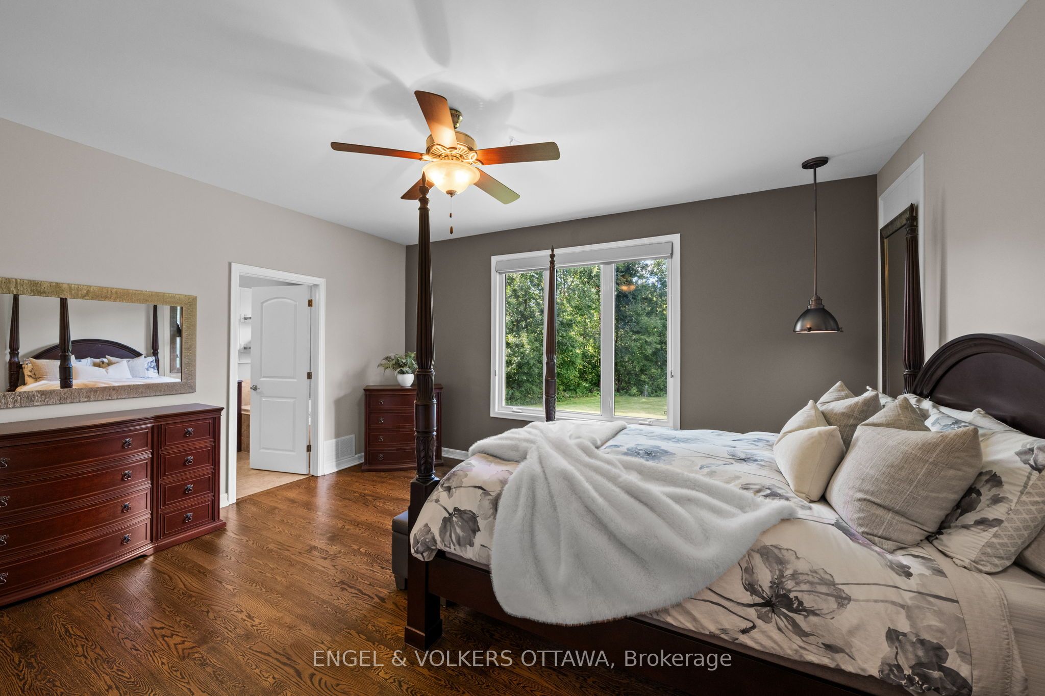 557 Tullamore Street Property Photo 21