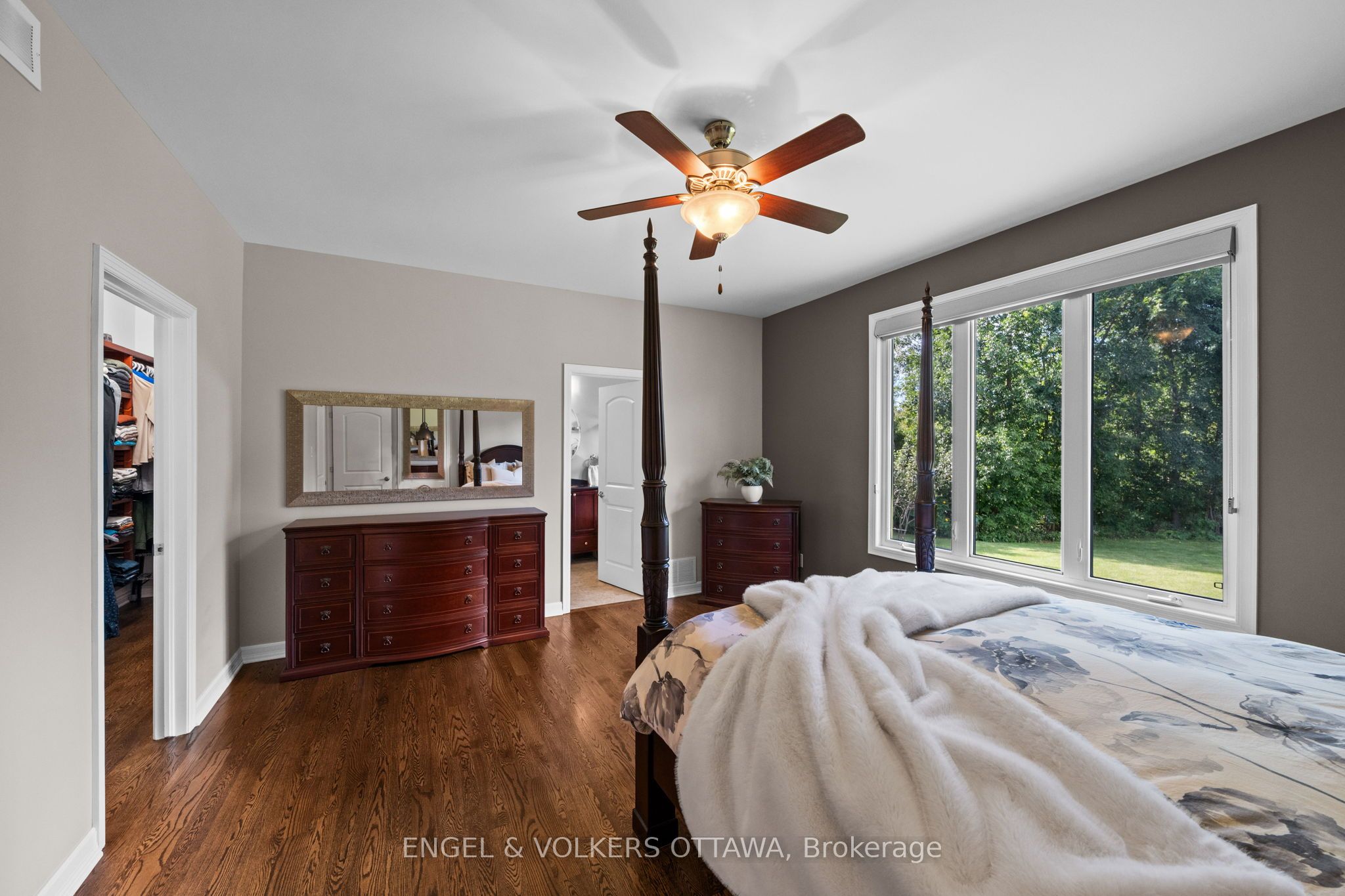 557 Tullamore Street Property Photo 22