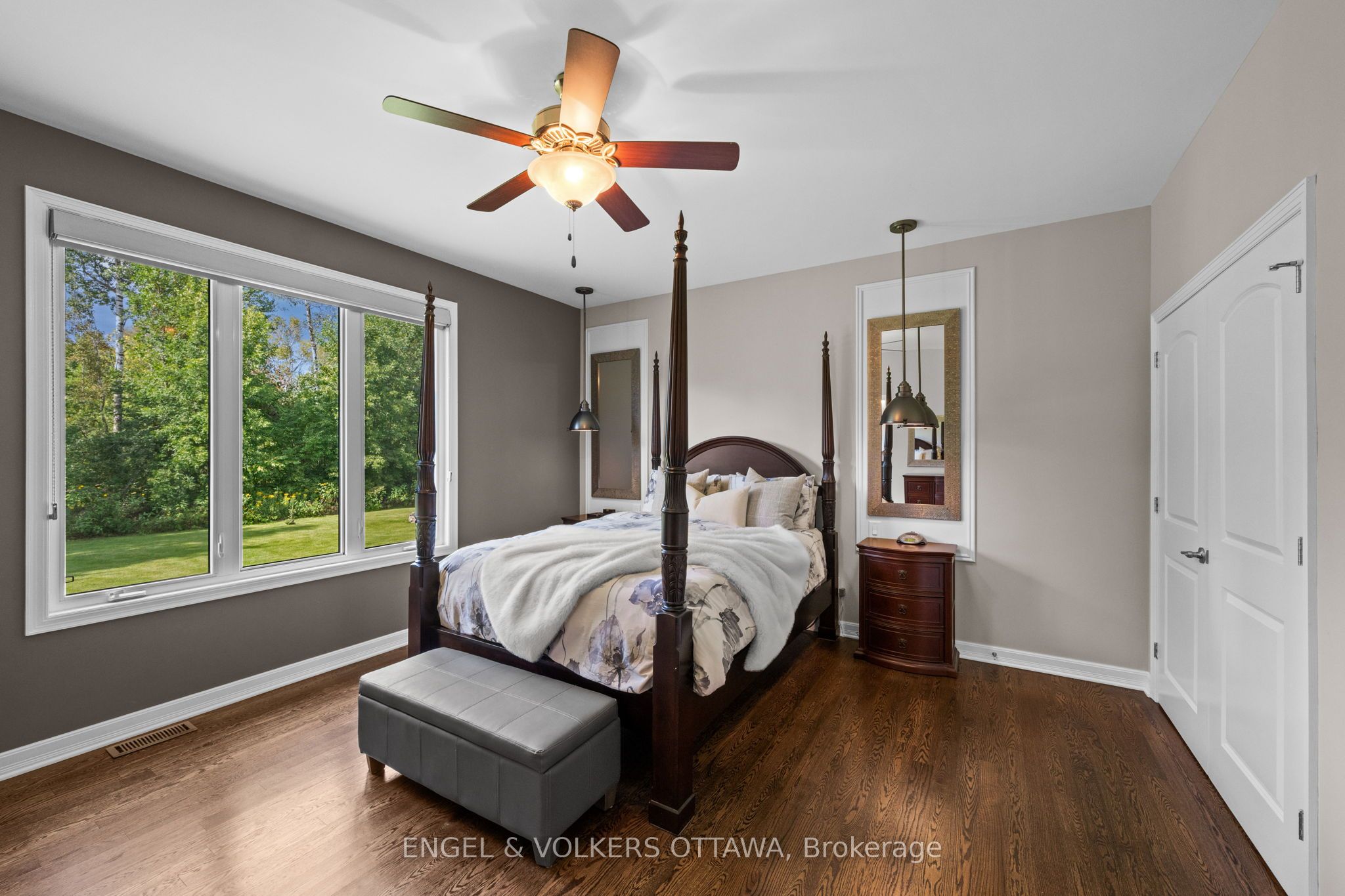 557 Tullamore Street Property Photo 23