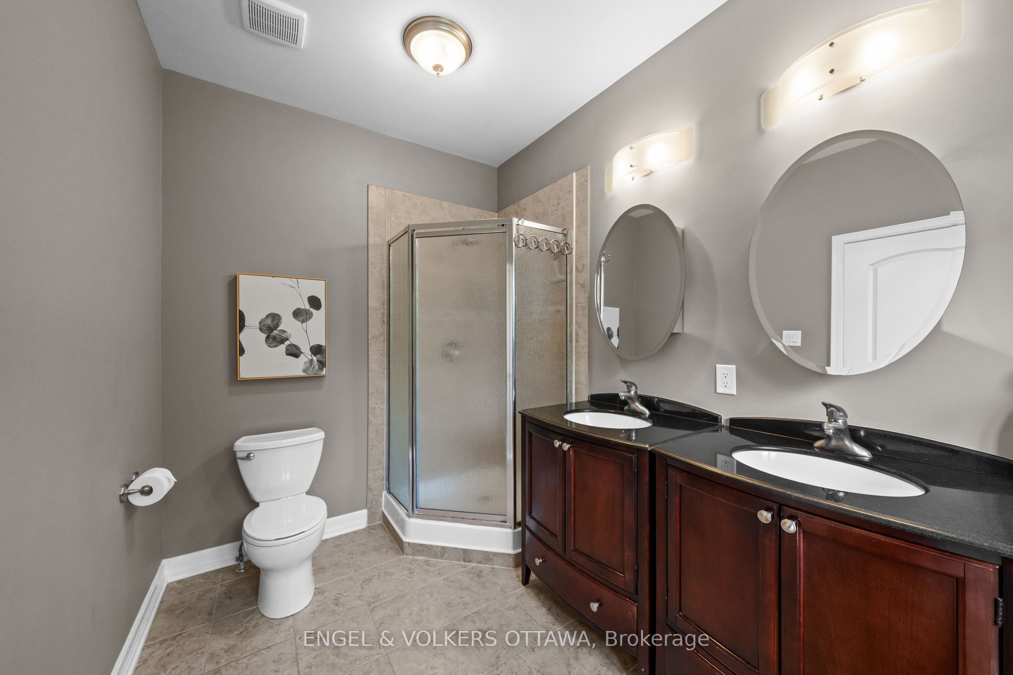 557 Tullamore Street Property Photo 25