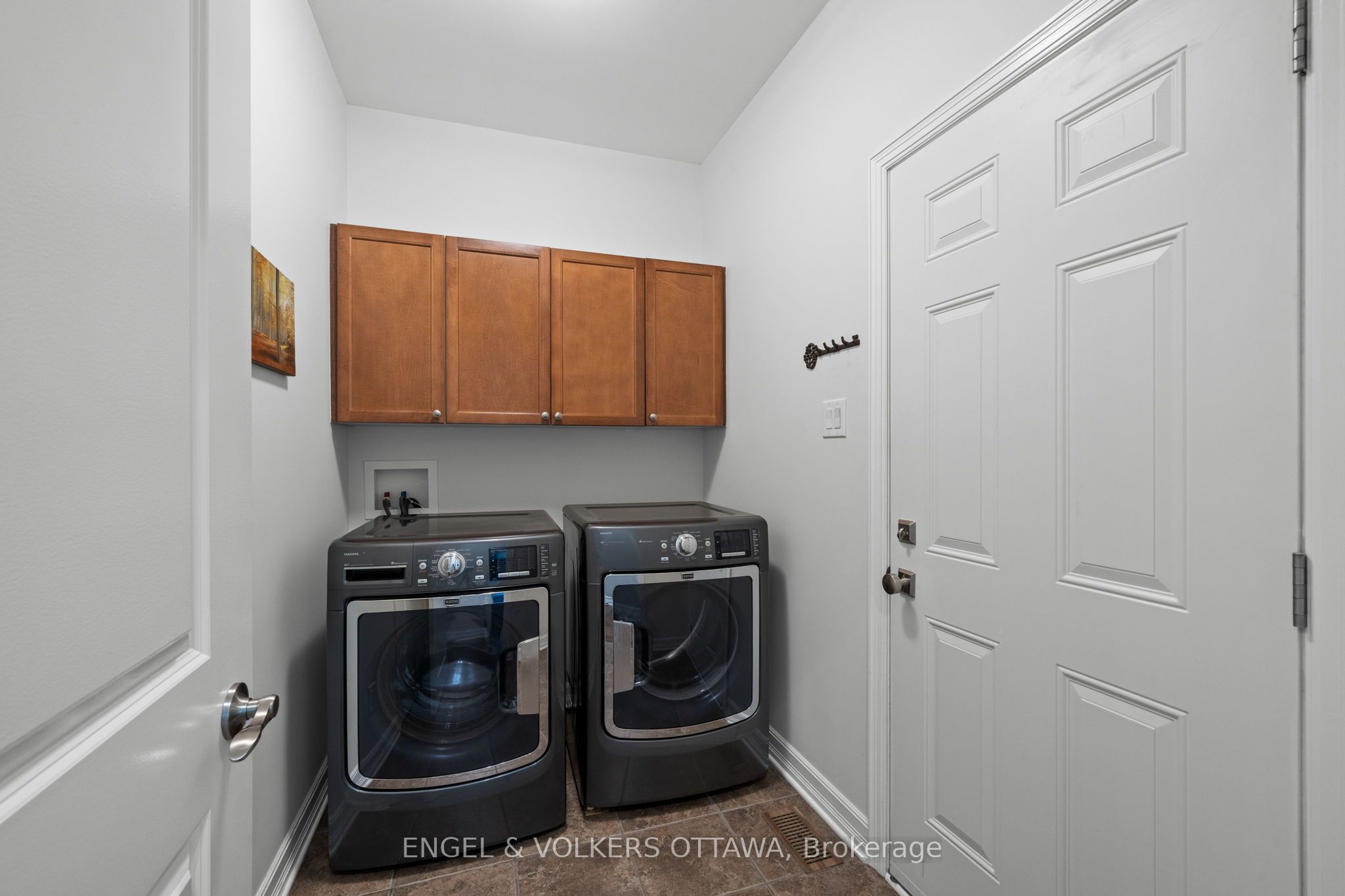 557 Tullamore Street Property Photo 27